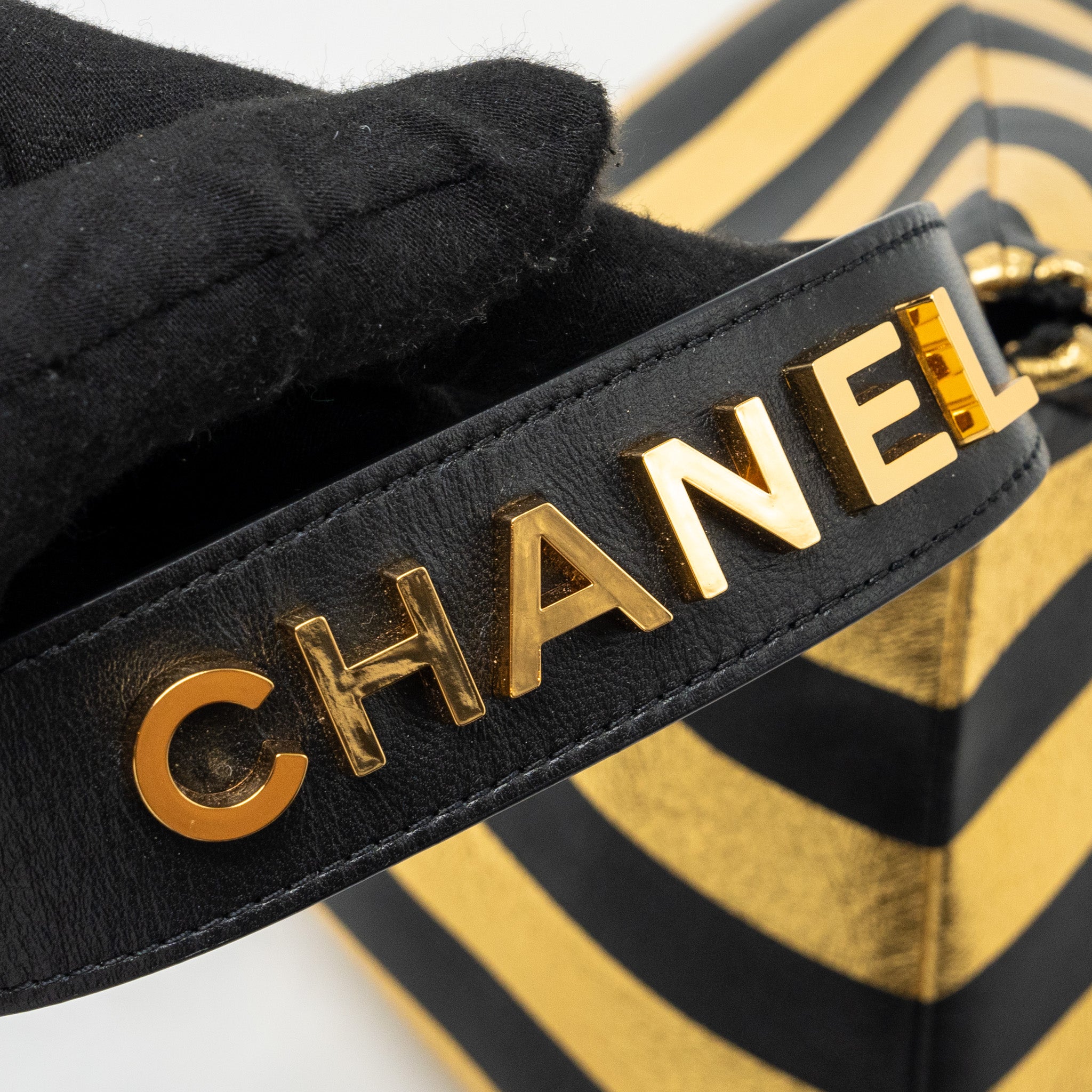 Chanel 19A cc kheops miscellaneous pyramid clutch lambskin/metallic gold/ black GHW - Image 8