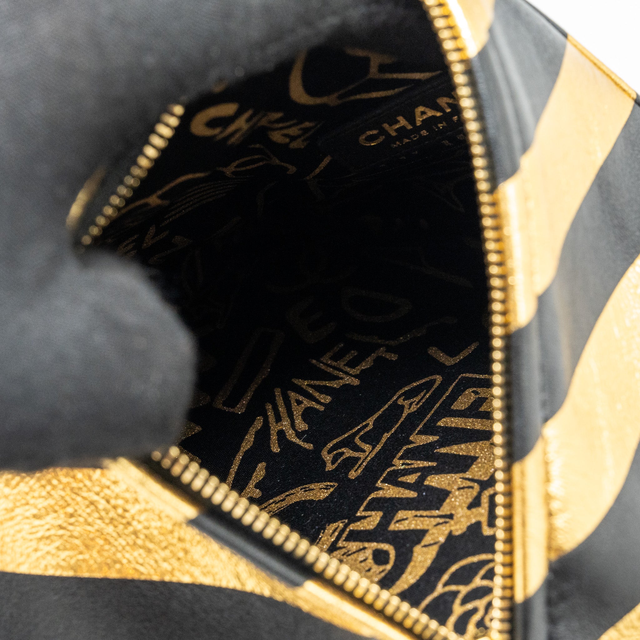 Chanel 19A cc kheops miscellaneous pyramid clutch lambskin/metallic gold/ black GHW - Image 10