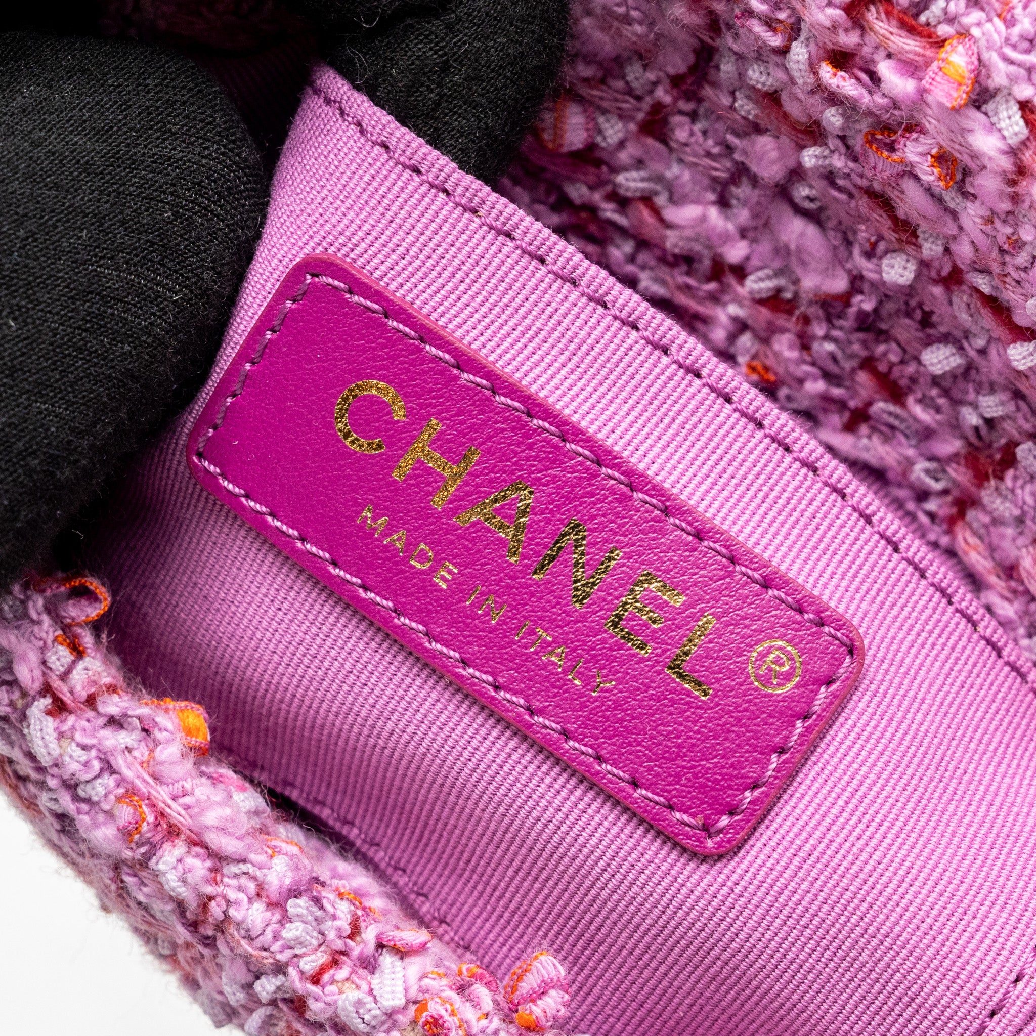 Chanel 22P mini square Flap bag tweed pink GHW (Microchip) - Image 15