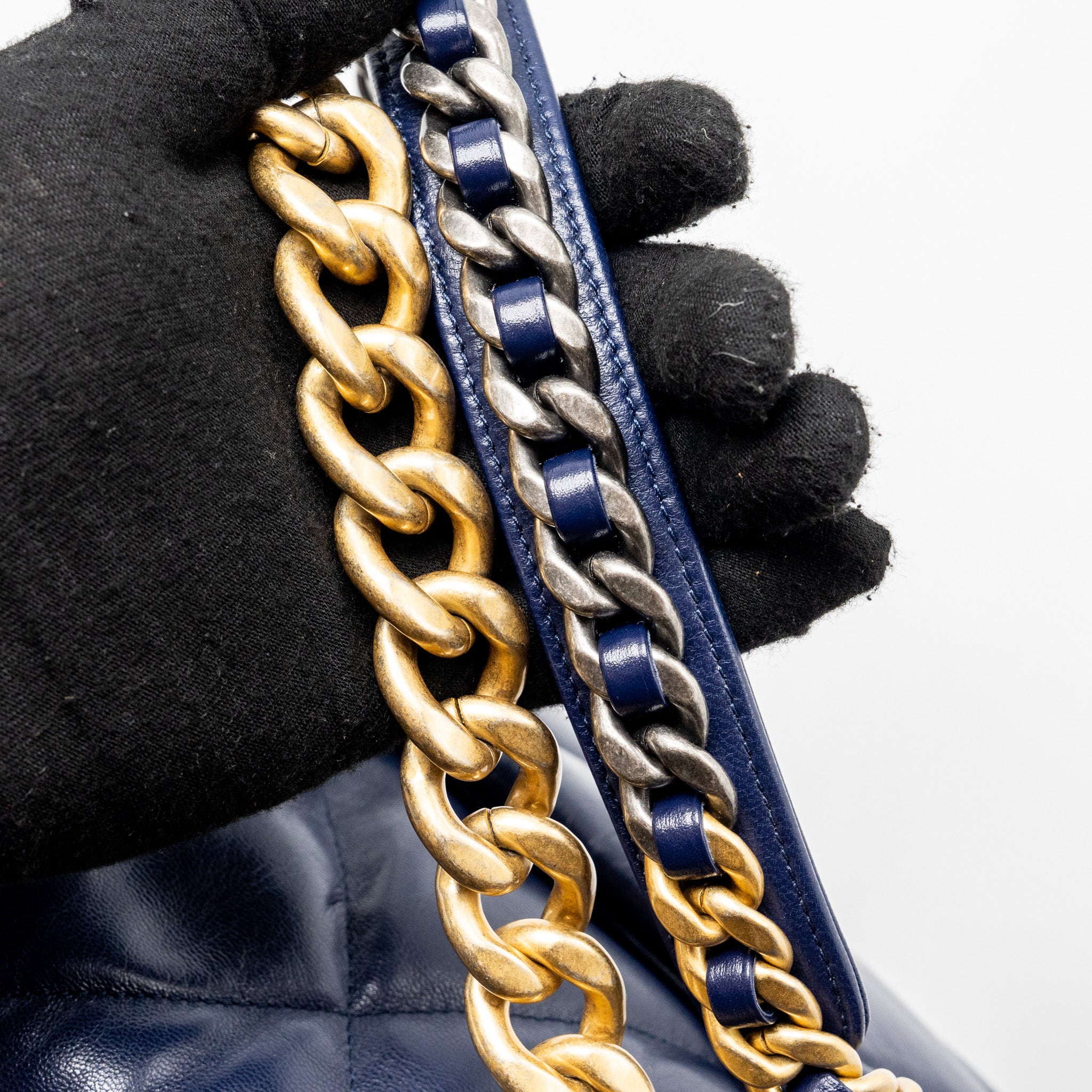 Chanel maxi 19 bag goatskin dark blue multicolour hardware - Image 14