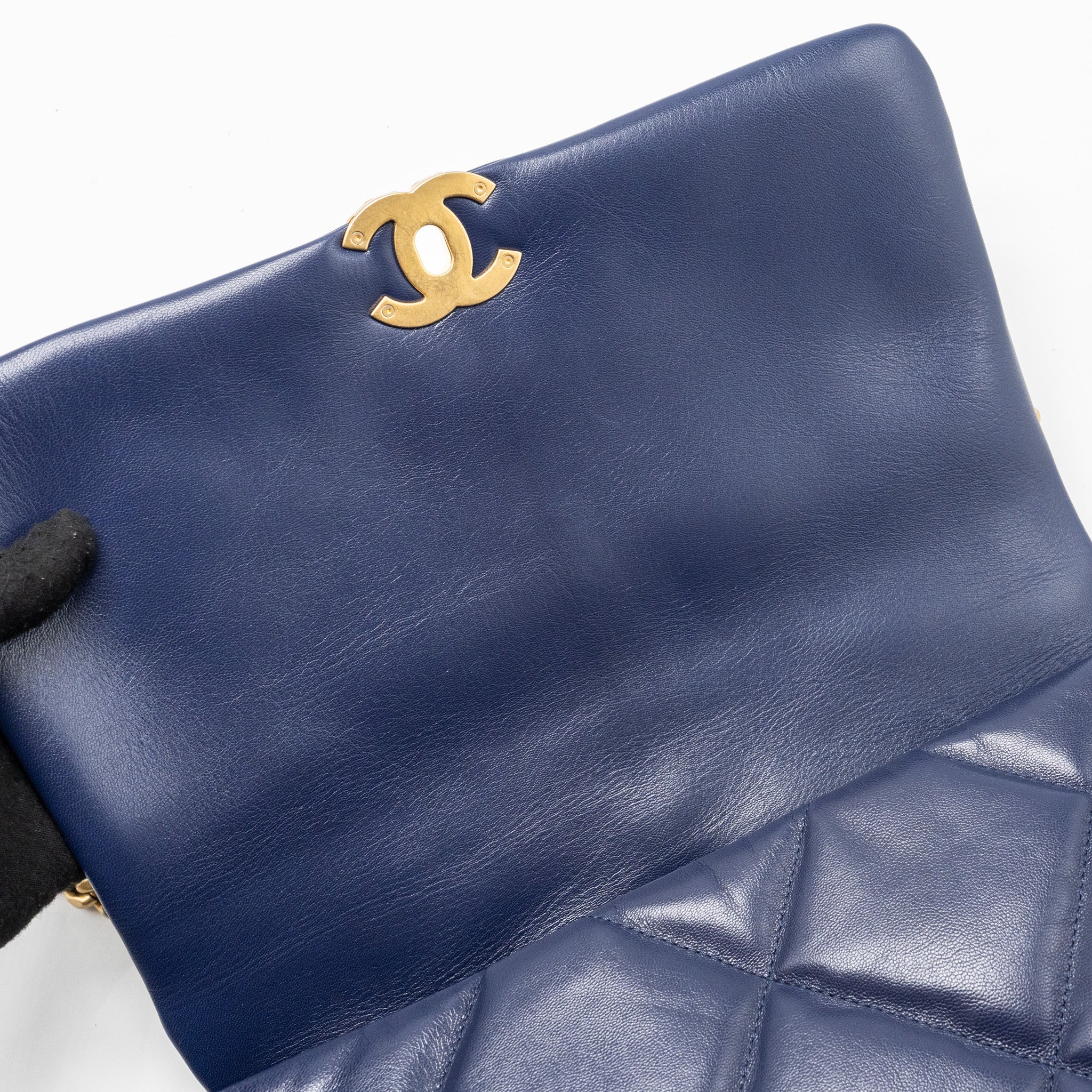 Chanel maxi 19 bag goatskin dark blue multicolour hardware - Image 11