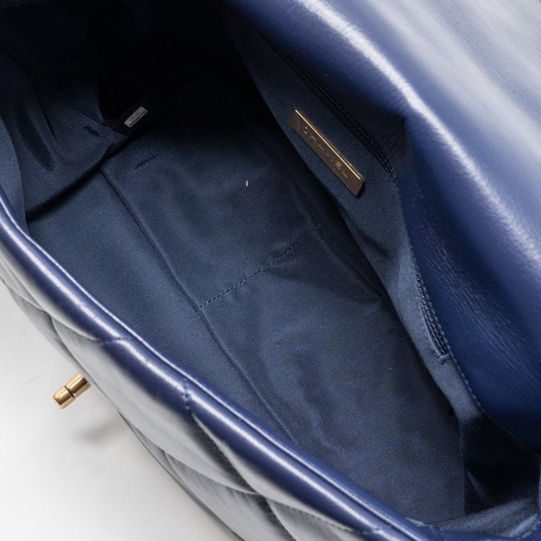 Chanel maxi 19 bag goatskin dark blue multicolour hardware - Image 12