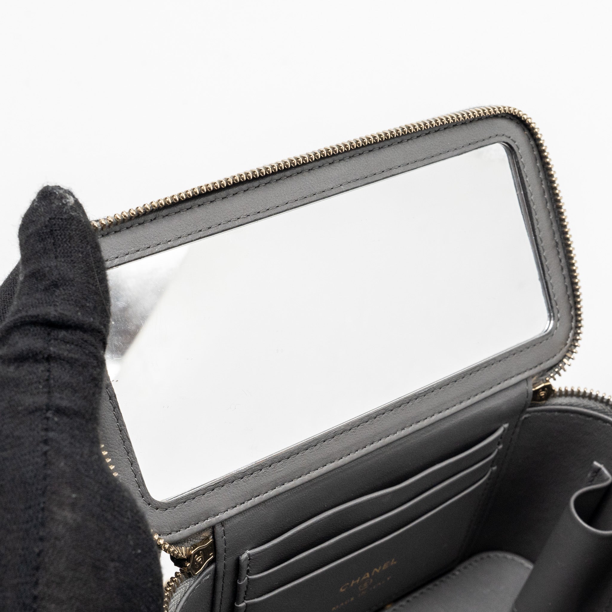 Chanel long vanity case lambskin grey LGHW (microchip) - Image 11