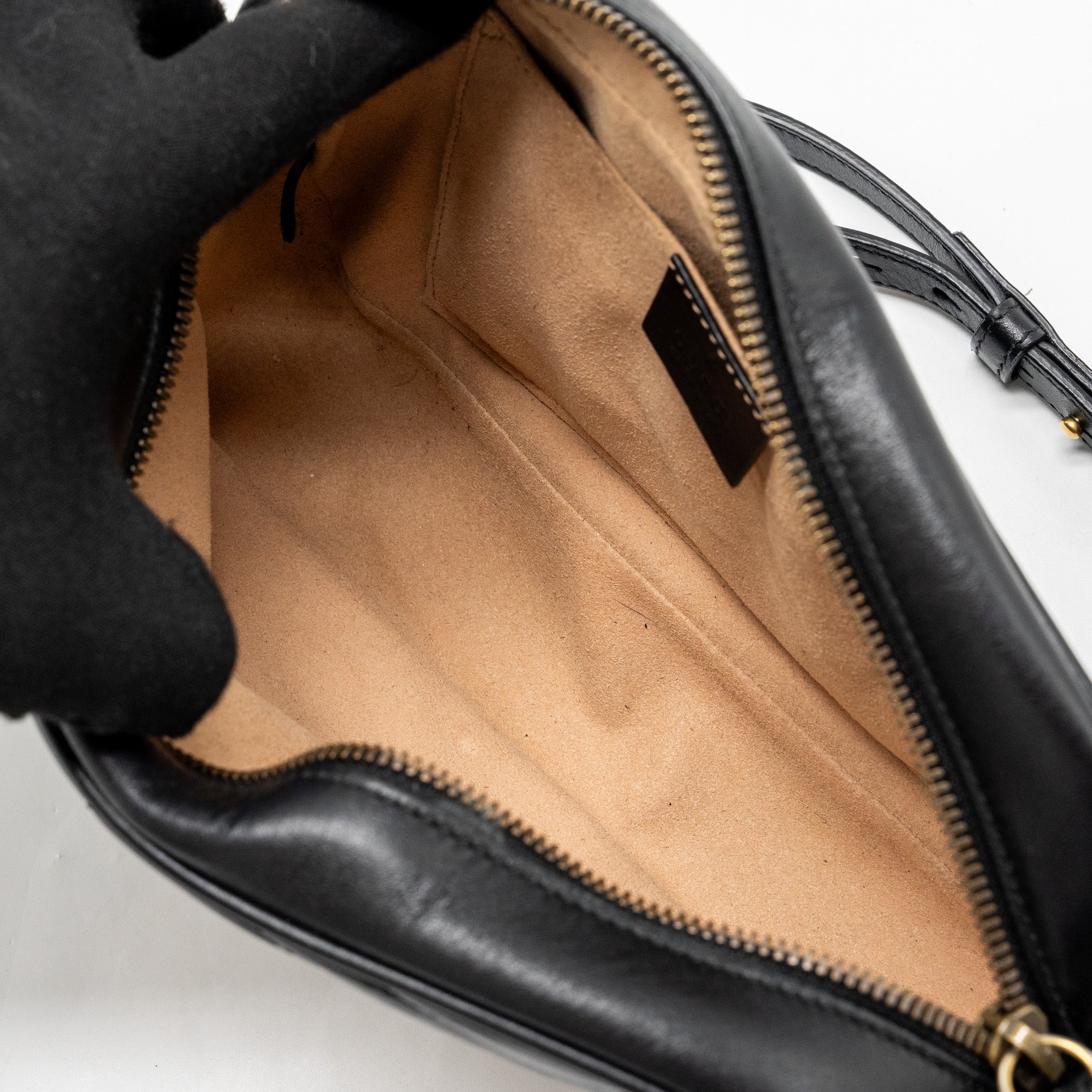 Gucci GG Marmont Mateless Shoulder bag calfskin black GHW - Image 9