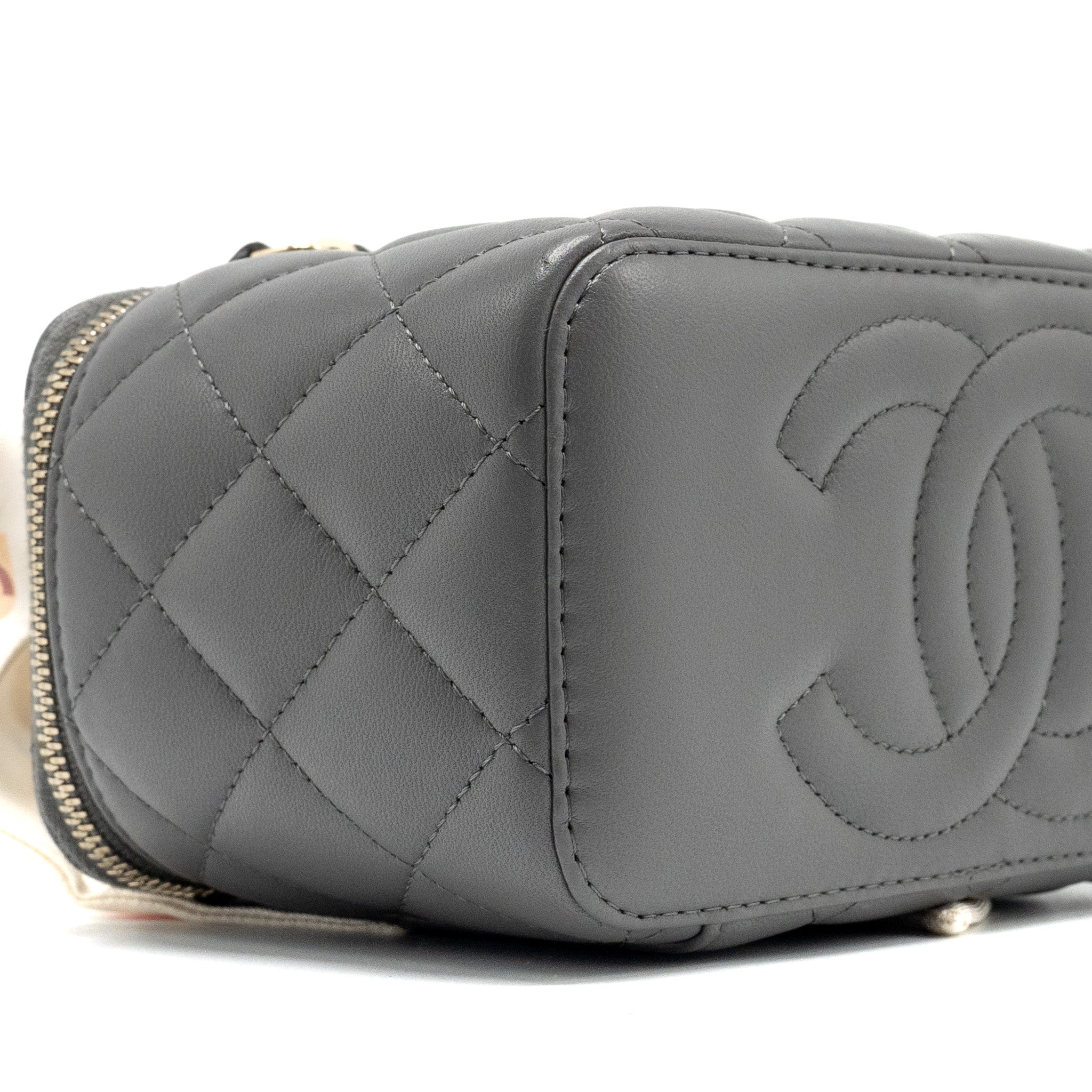 Chanel long vanity case lambskin grey LGHW (microchip) - Image 7