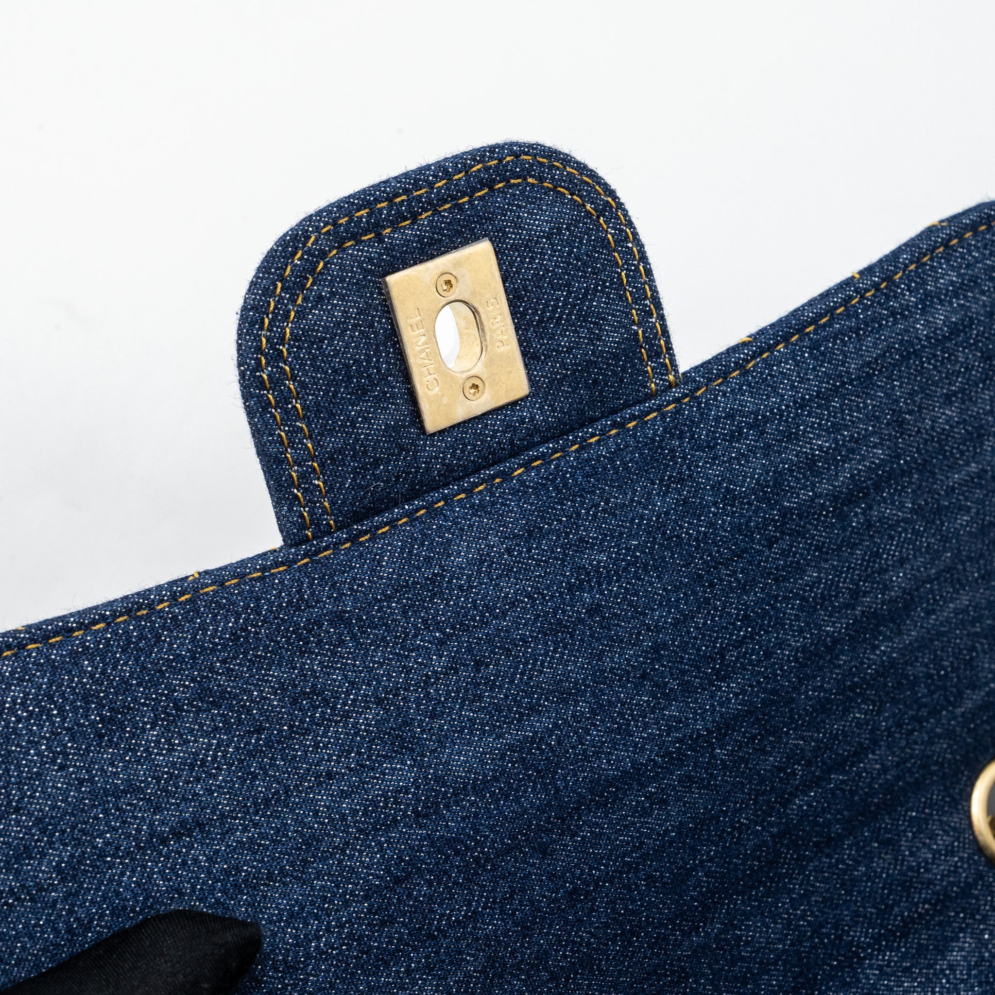 Chanel 23S flap backpack denim blue with GHW (microchip) - Image 15
