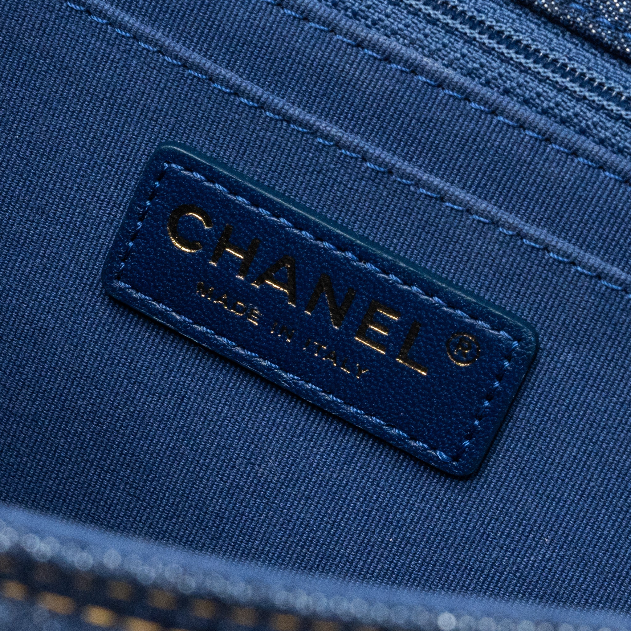 Chanel 23S flap backpack denim blue with GHW (microchip) - Image 17