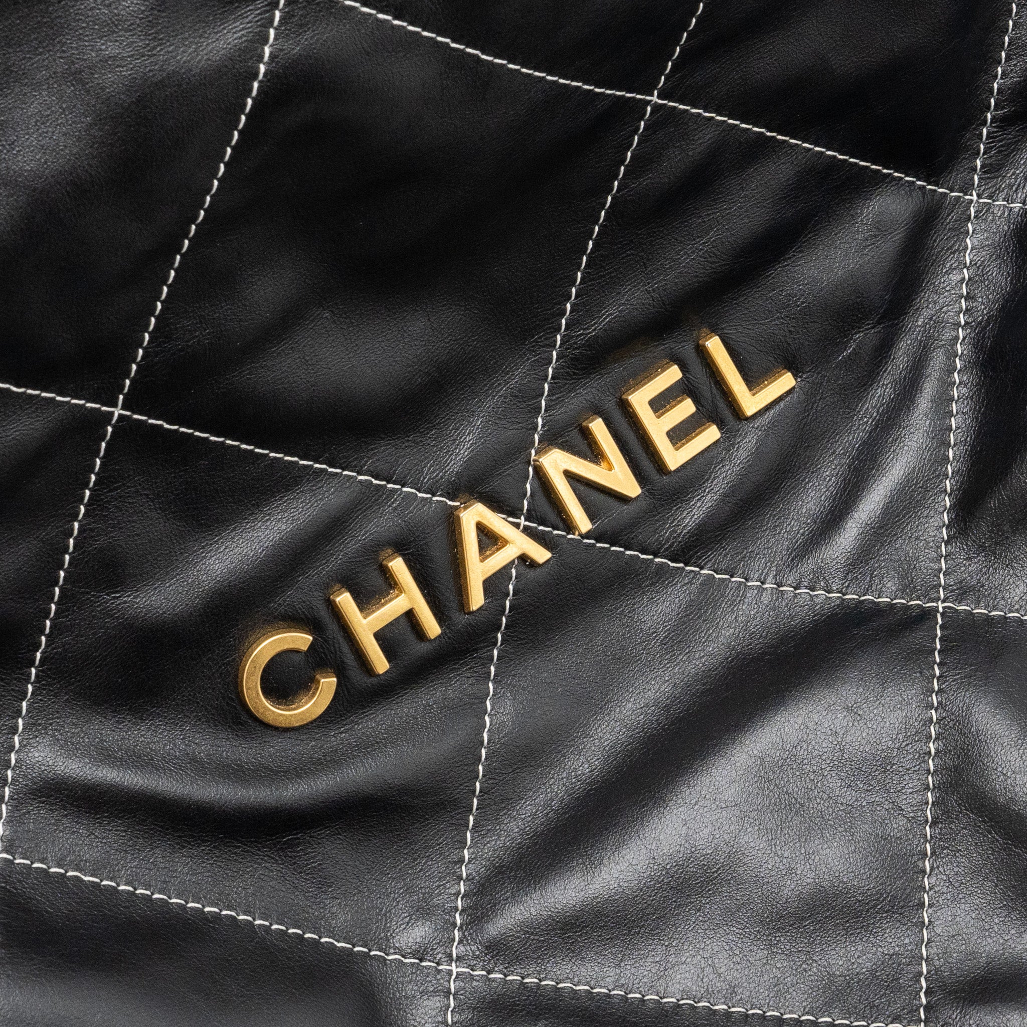 Chanel Medium 22 Bag Shiny Calfskin Black With White Stitching Gold Letter GHW (Microchip) - Image 8