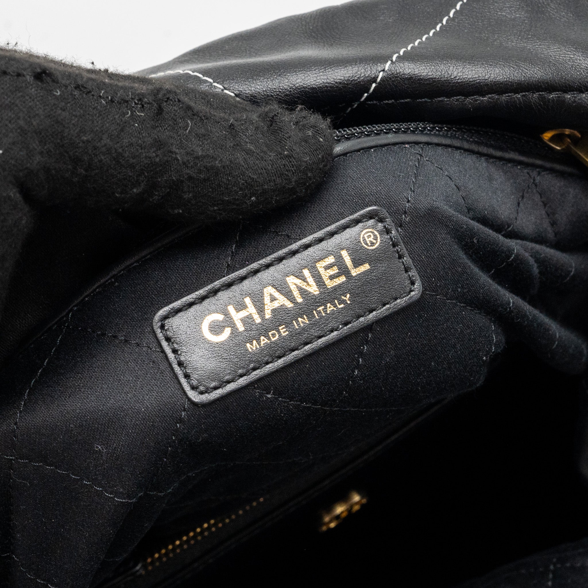 Chanel Medium 22 Bag Shiny Calfskin Black With White Stitching Gold Letter GHW (Microchip) - Image 11