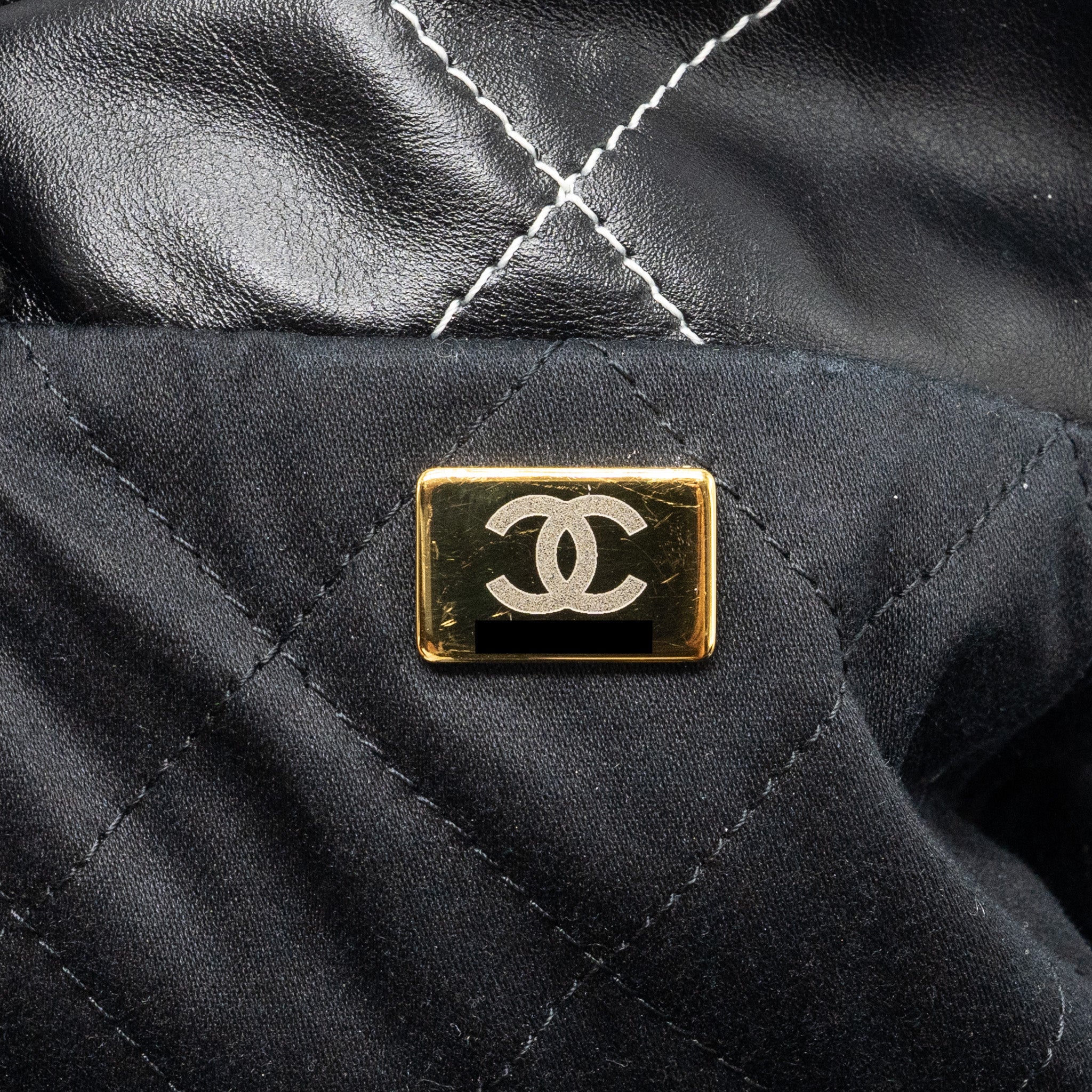 Chanel Medium 22 Bag Shiny Calfskin Black With White Stitching Gold Letter GHW (Microchip) - Image 14