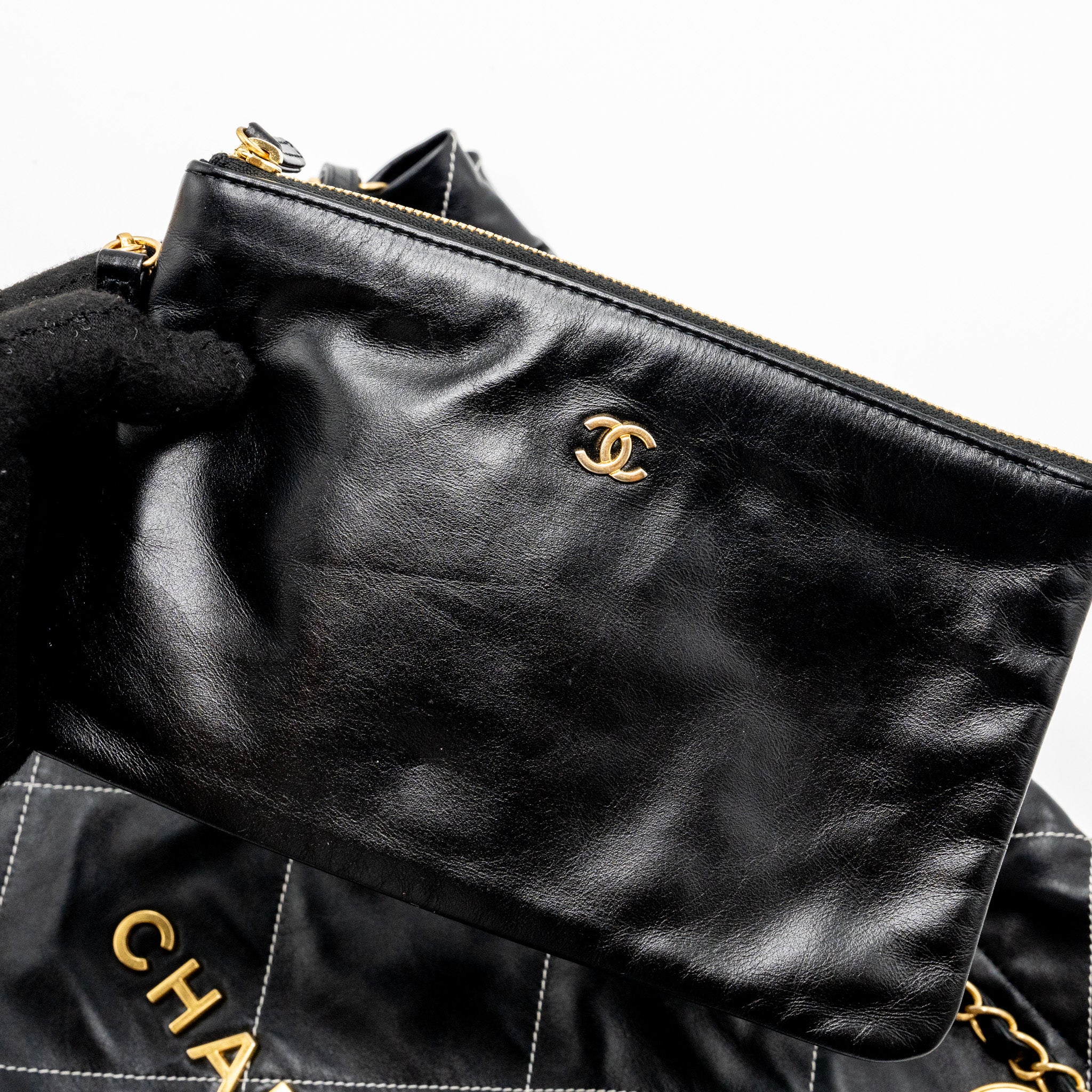 Chanel Medium 22 Bag Shiny Calfskin Black With White Stitching Gold Letter GHW (Microchip) - Image 13