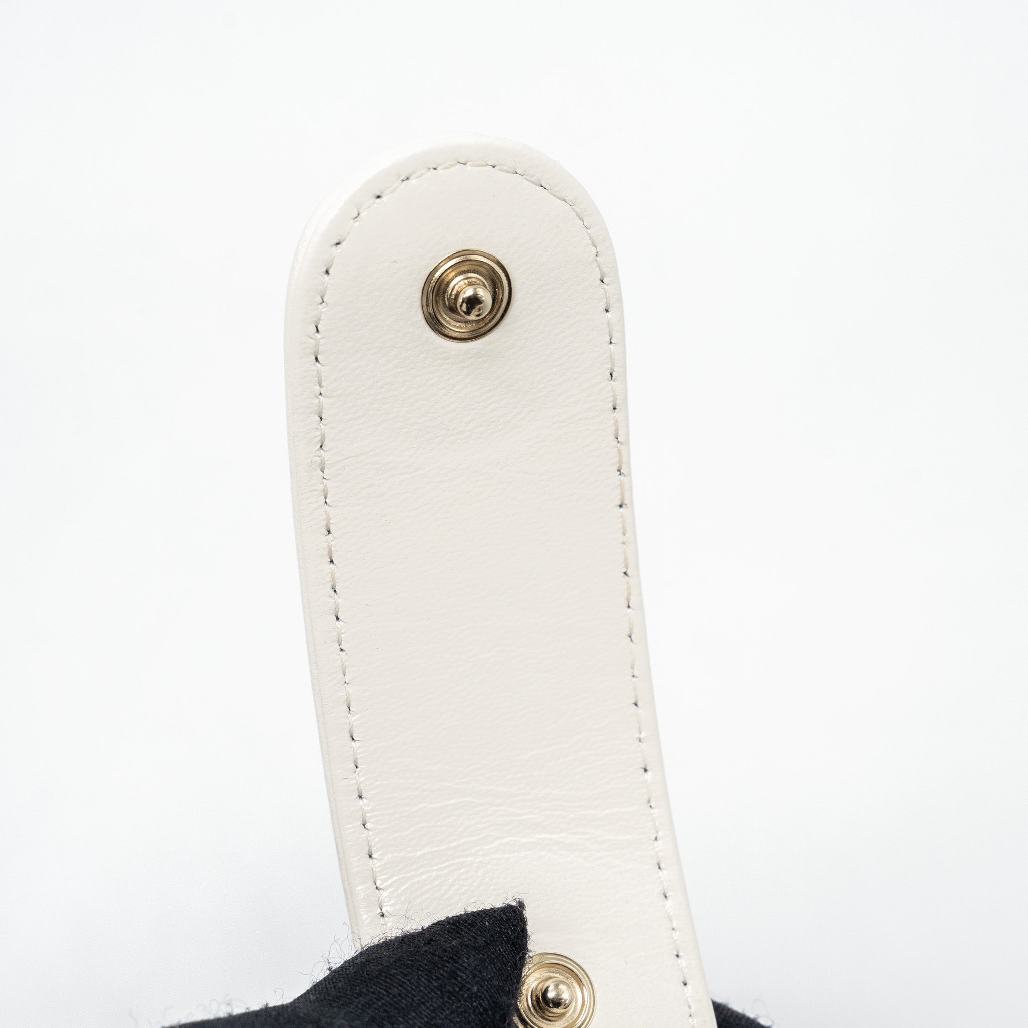 Chanel 23C Round Clutch Lambskin White LGHW (microchip) - Image 9