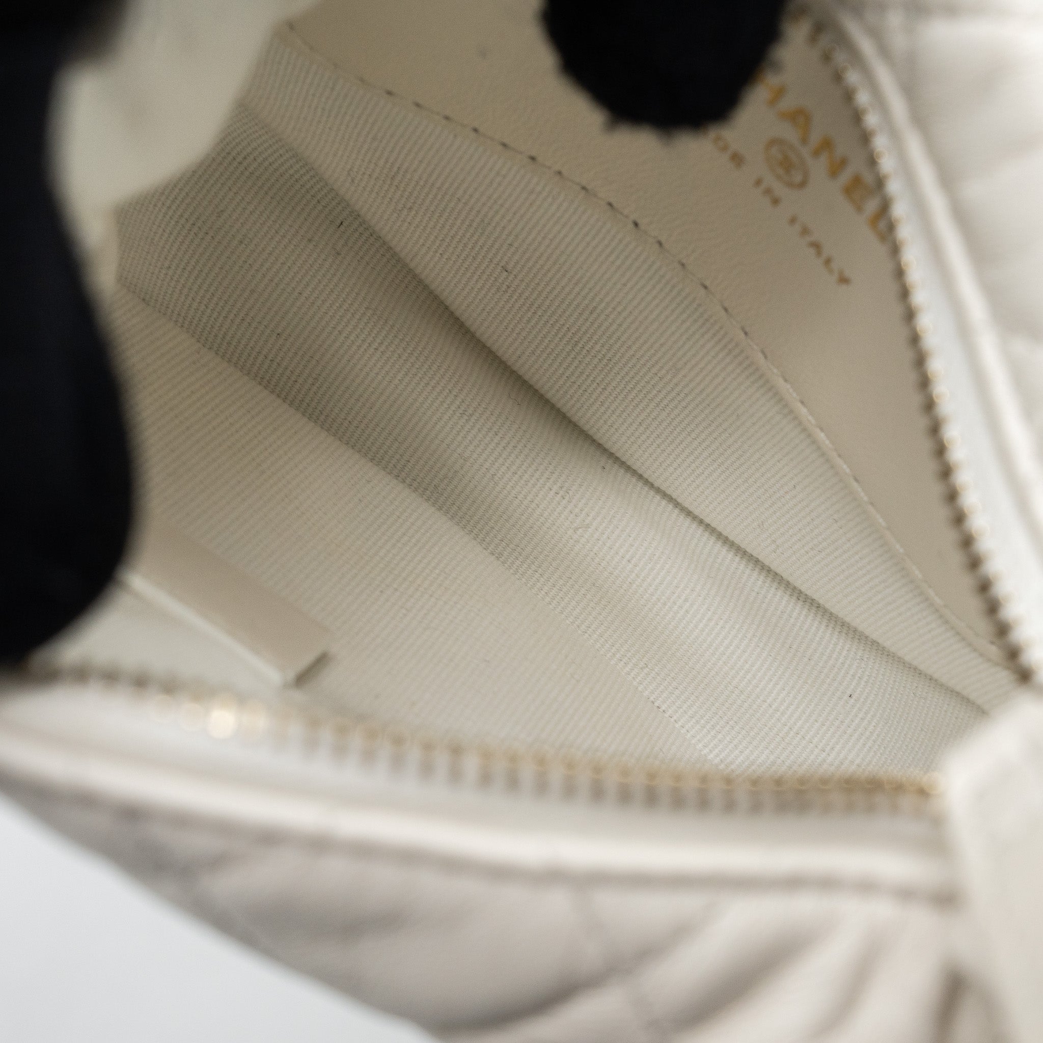Chanel 23C Round Clutch Lambskin White LGHW (microchip) - Image 11