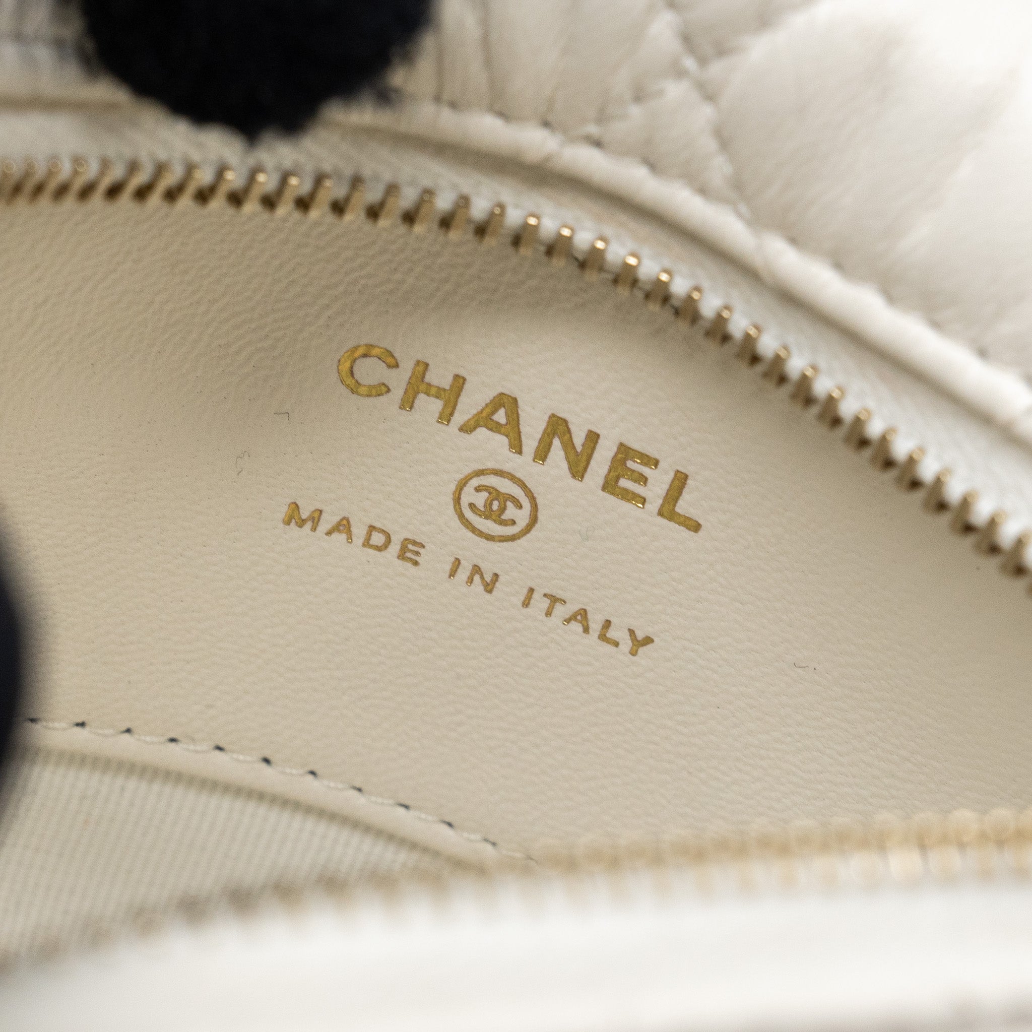 Chanel 23C Round Clutch Lambskin White LGHW (microchip) - Image 12