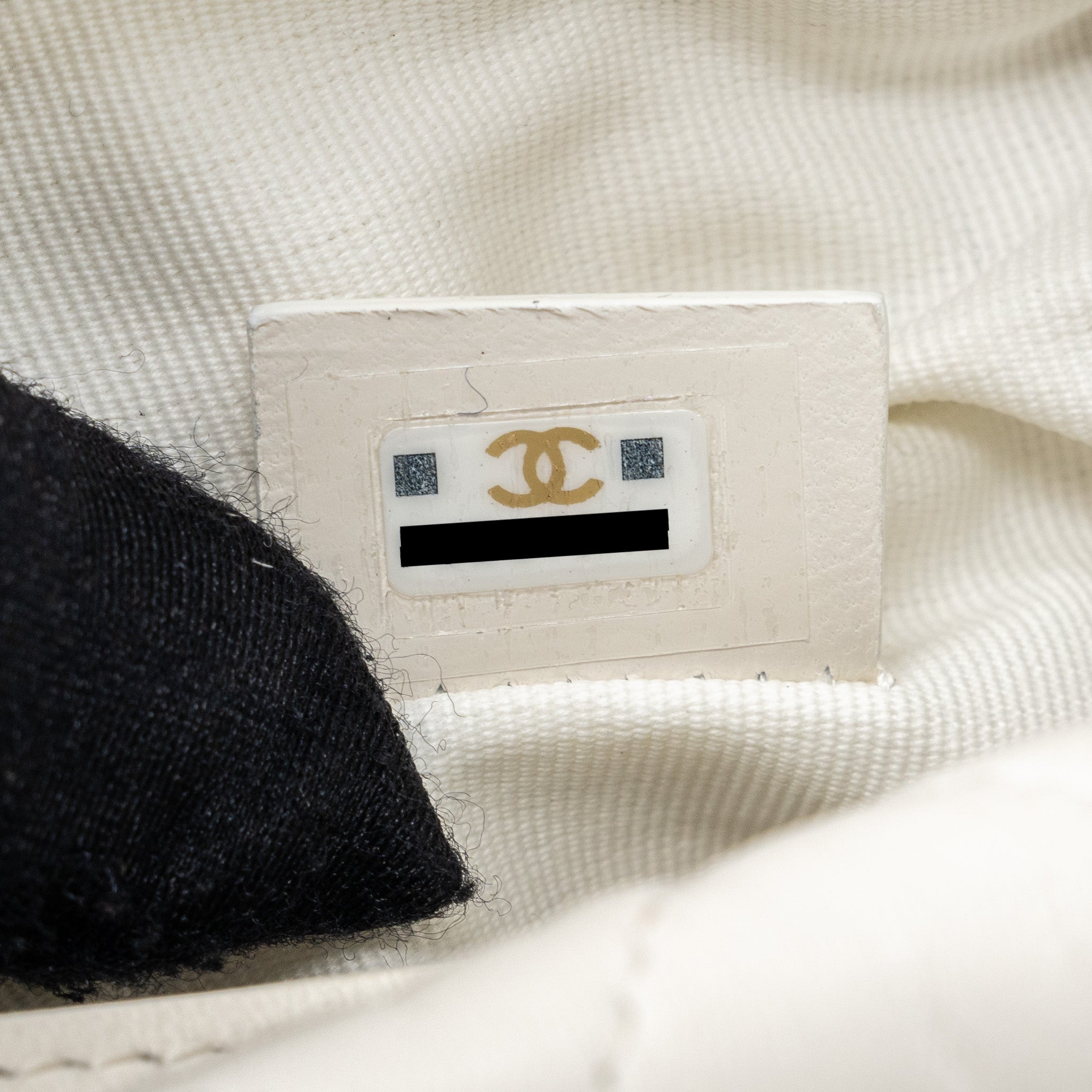 Chanel 23C Round Clutch Lambskin White LGHW (microchip) - Image 14