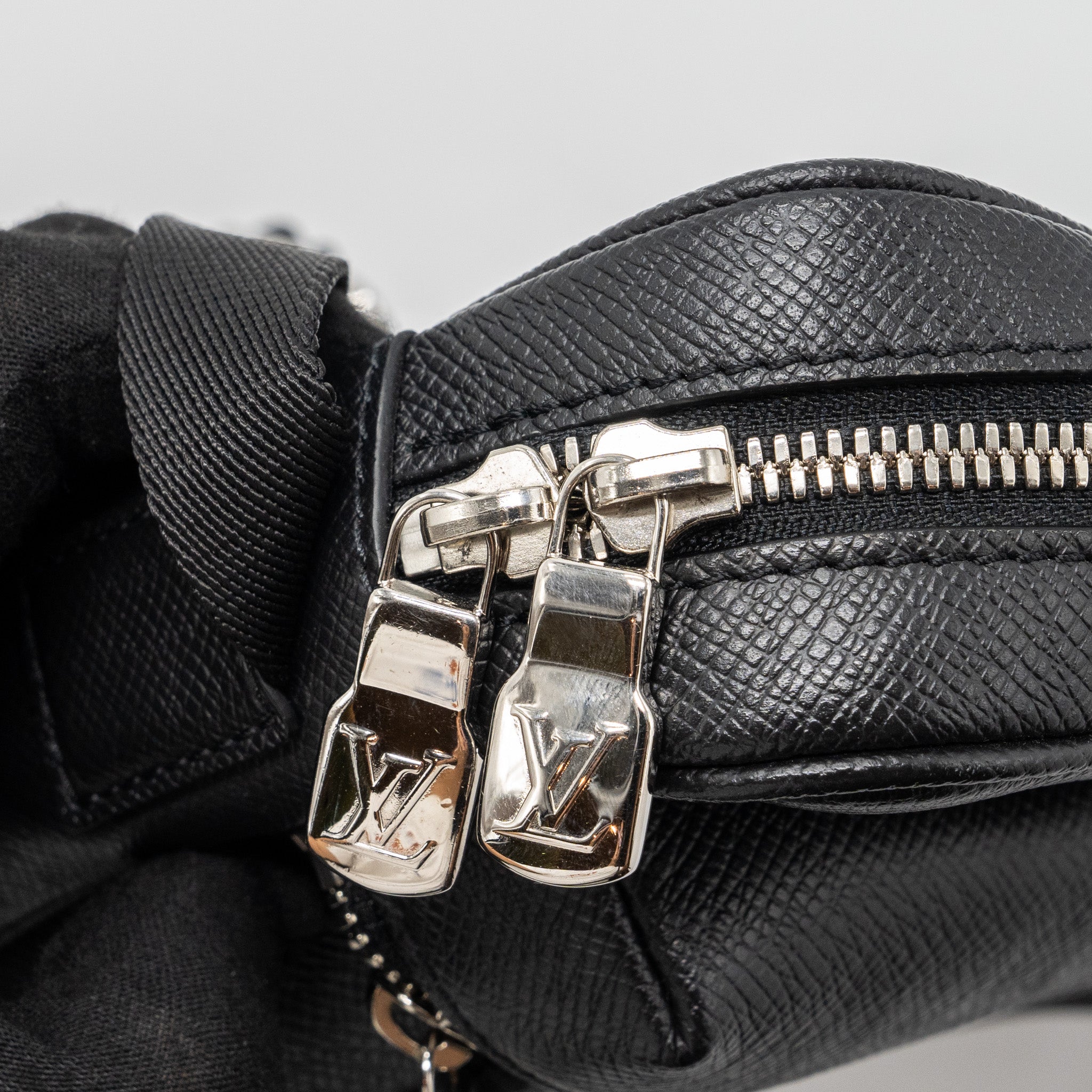 Louis Vuitton Messenger Bag Monogram Eclipse SHW - Image 9