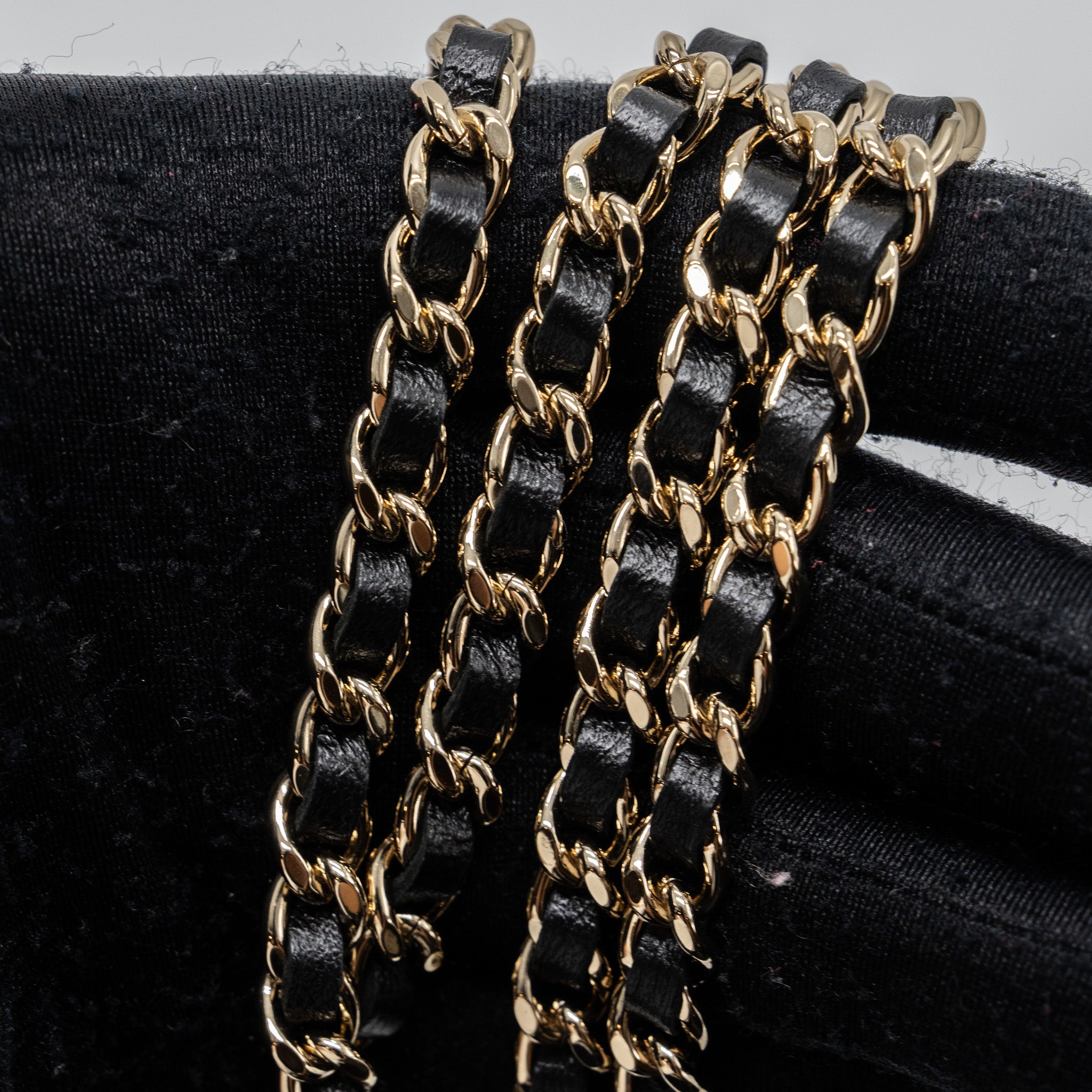 Chanel Top Handle Mini Vanity Case with chains Lambskin Black LGHW - Image 12