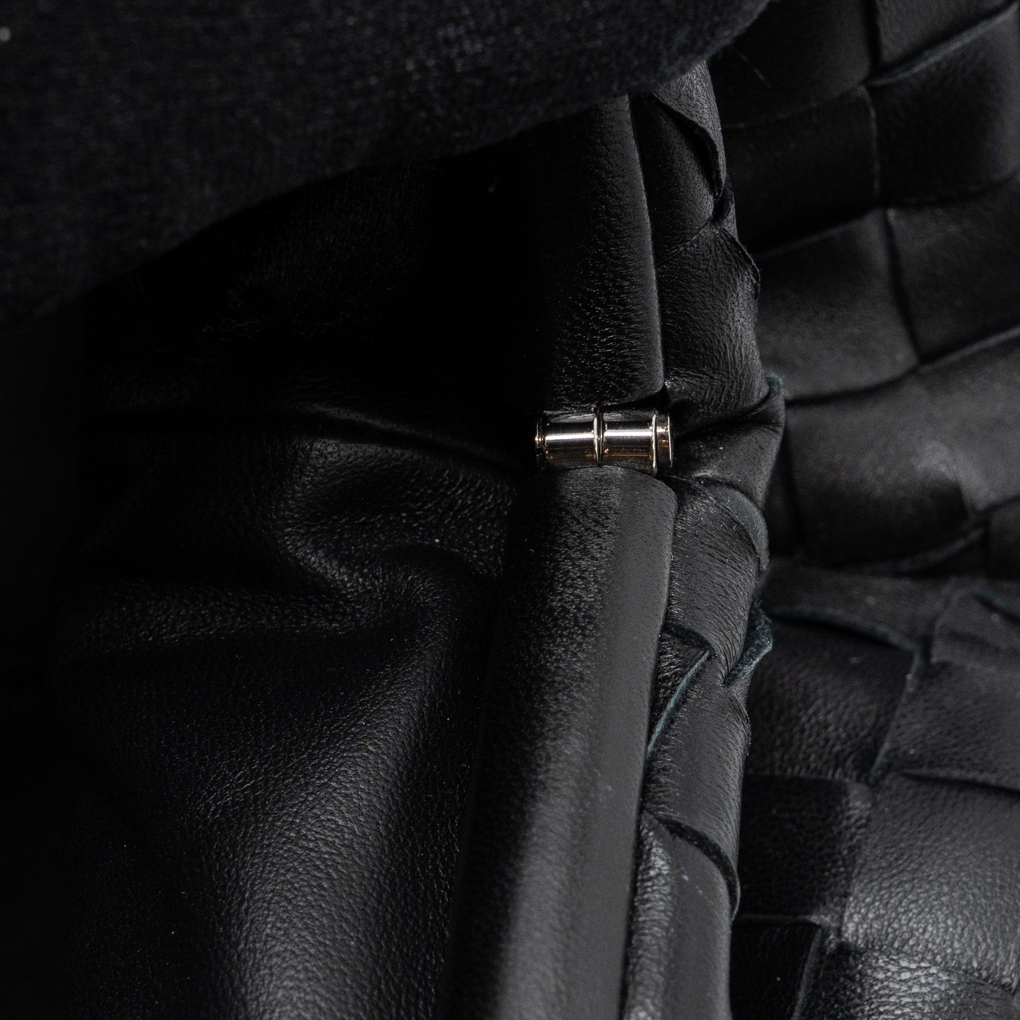 Bottega Veneta Pouch Intrecciato leather clutch lambskin black - Image 9