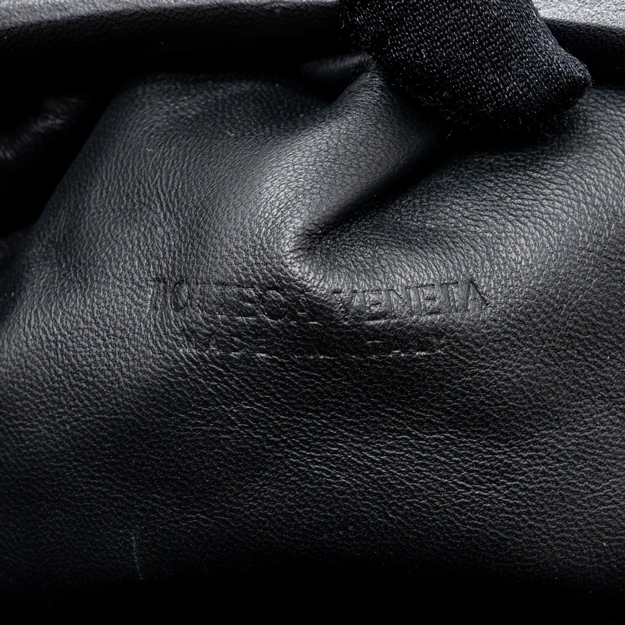 Bottega Veneta Pouch Intrecciato leather clutch lambskin black - Image 11
