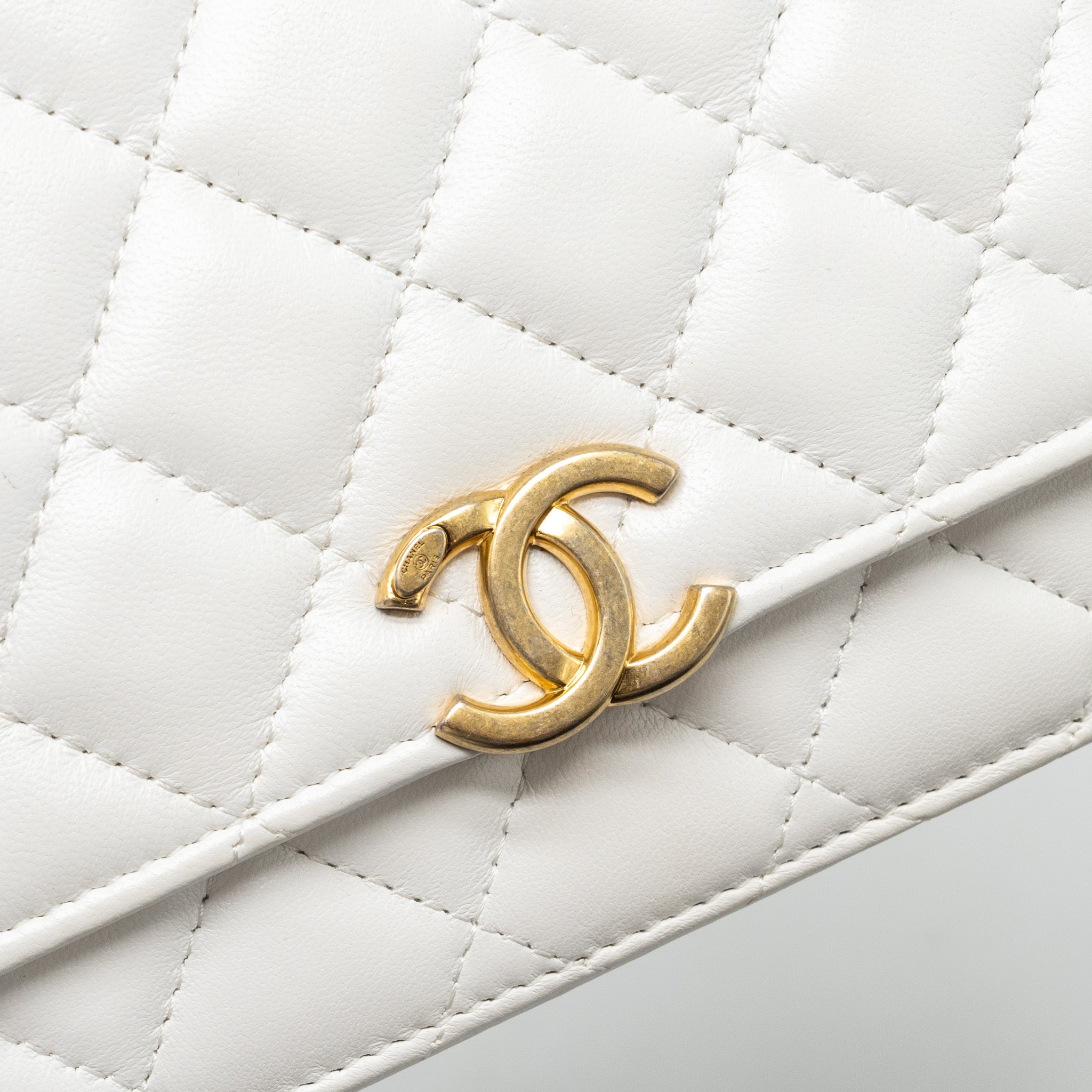 Chanel giant chain classic wallet on chain lambskin white multicolour hardware (Microchip) - Image 9