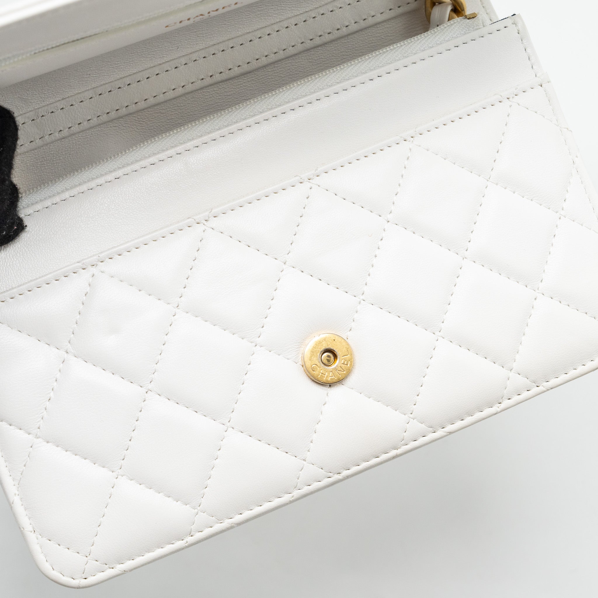 Chanel giant chain classic wallet on chain lambskin white multicolour hardware (Microchip) - Image 11