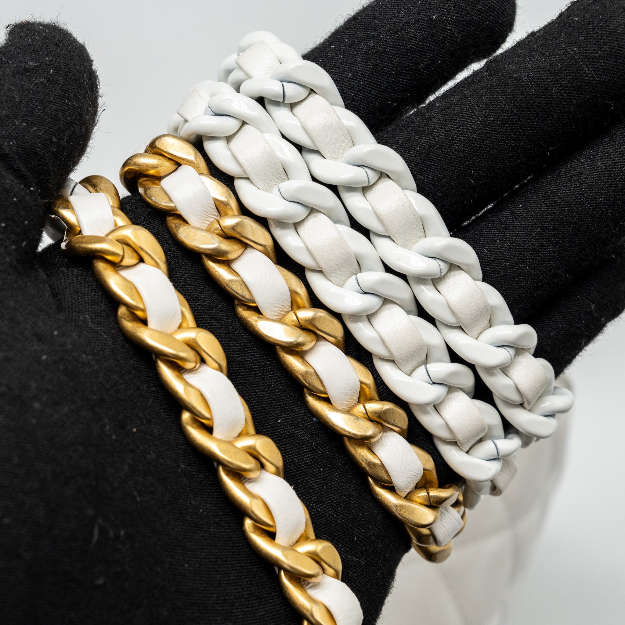 Chanel giant chain classic wallet on chain lambskin white multicolour hardware (Microchip) - Image 15