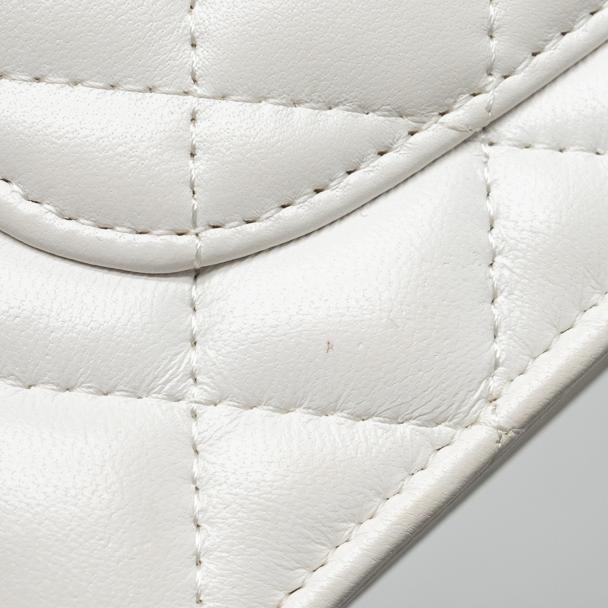 Chanel giant chain classic wallet on chain lambskin white multicolour hardware (Microchip) - Image 16