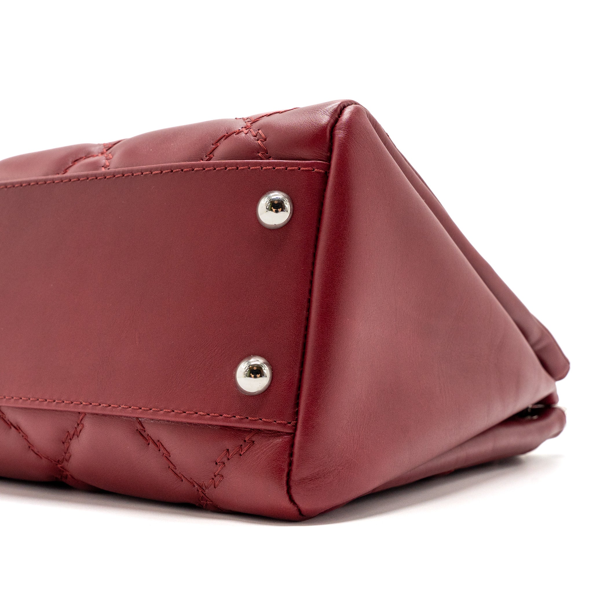 Chanel Hampton Tote Bag Calfskin Red SHW - Image 7