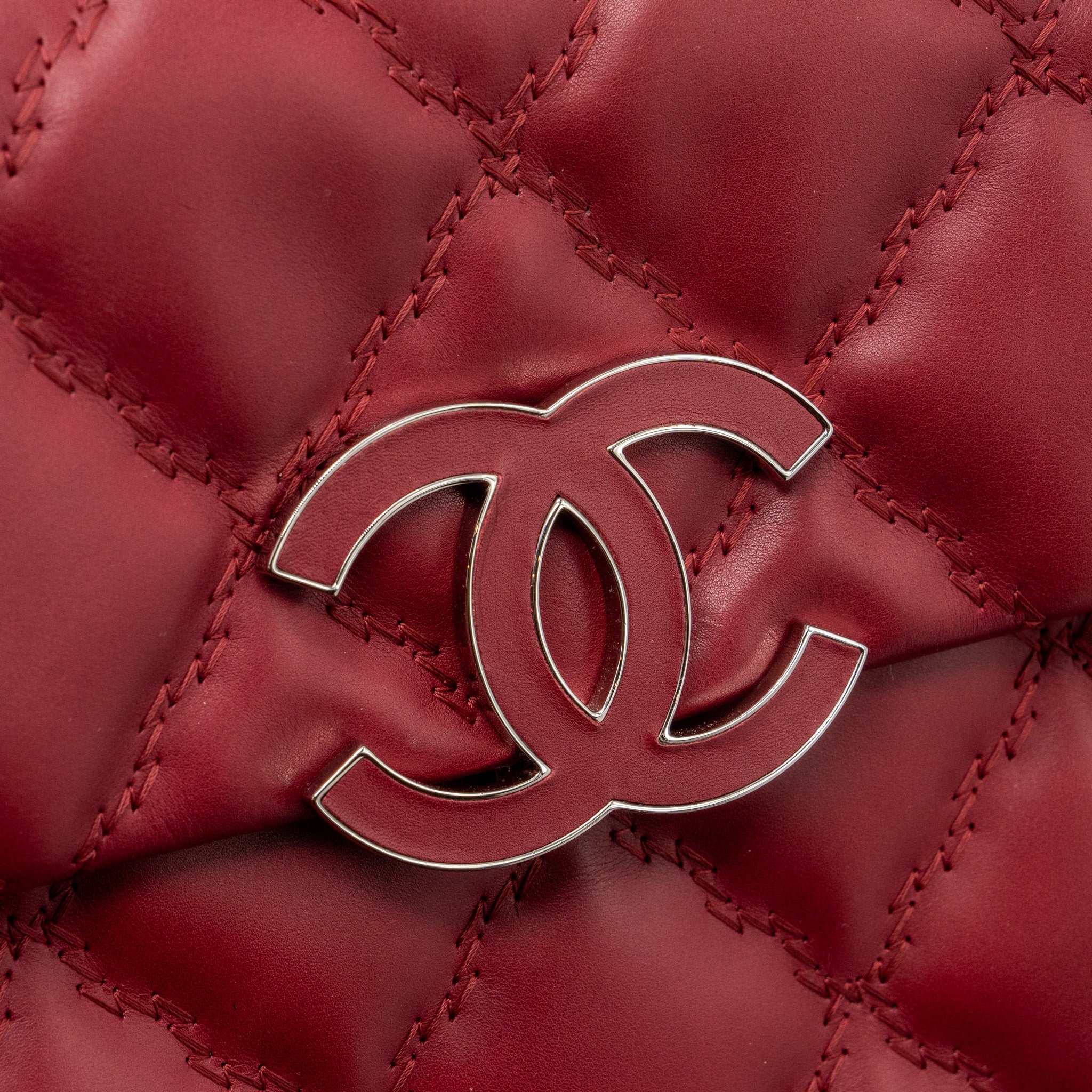 Chanel Hampton Tote Bag Calfskin Red SHW - Image 8