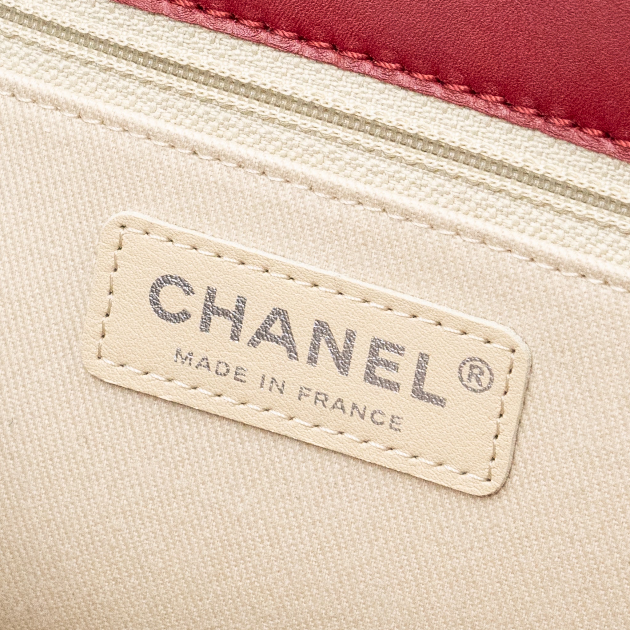 Chanel Hampton Tote Bag Calfskin Red SHW - Image 12