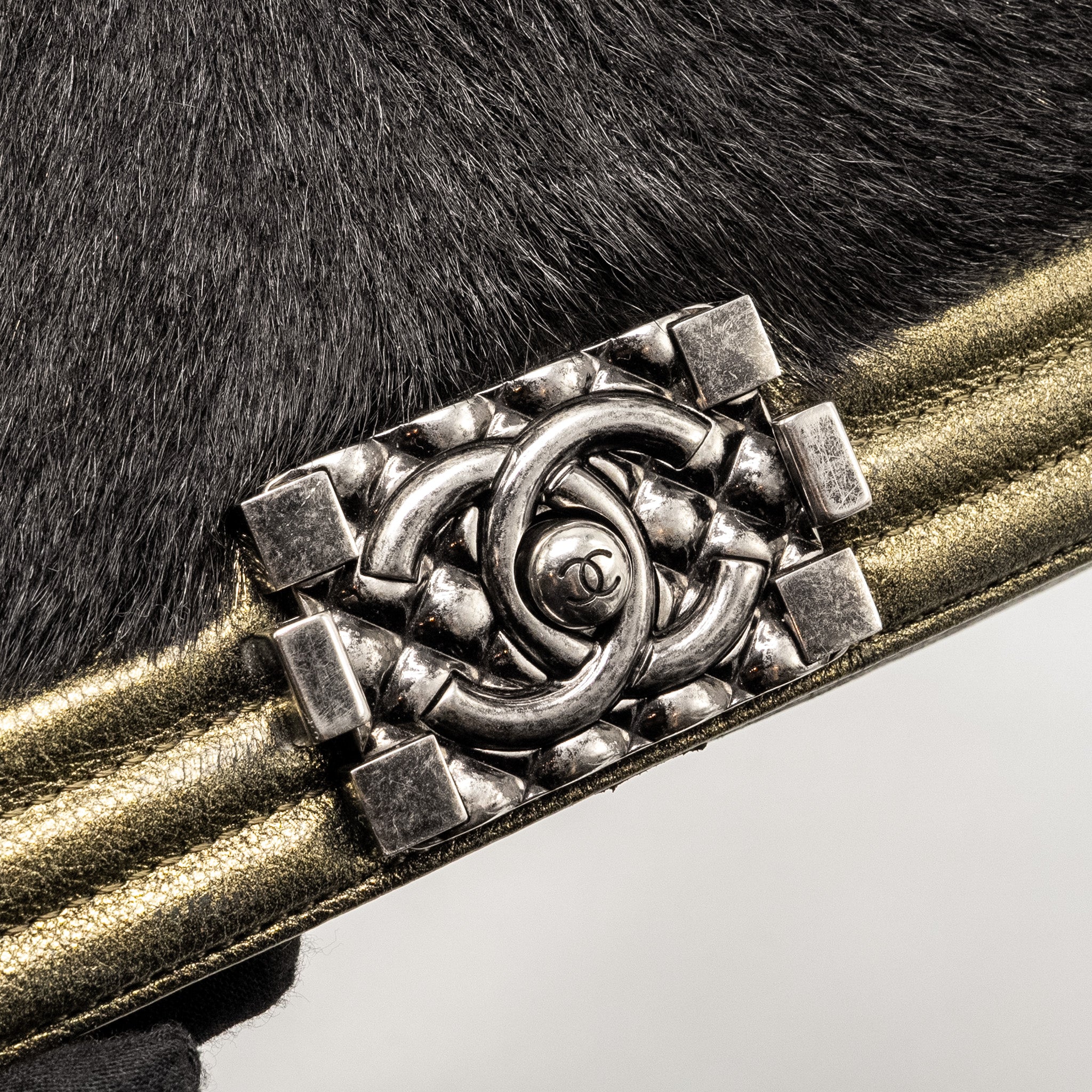 Chanel medium boy bag horsehair / calfskin black / gold ruthenium hardware - Image 12