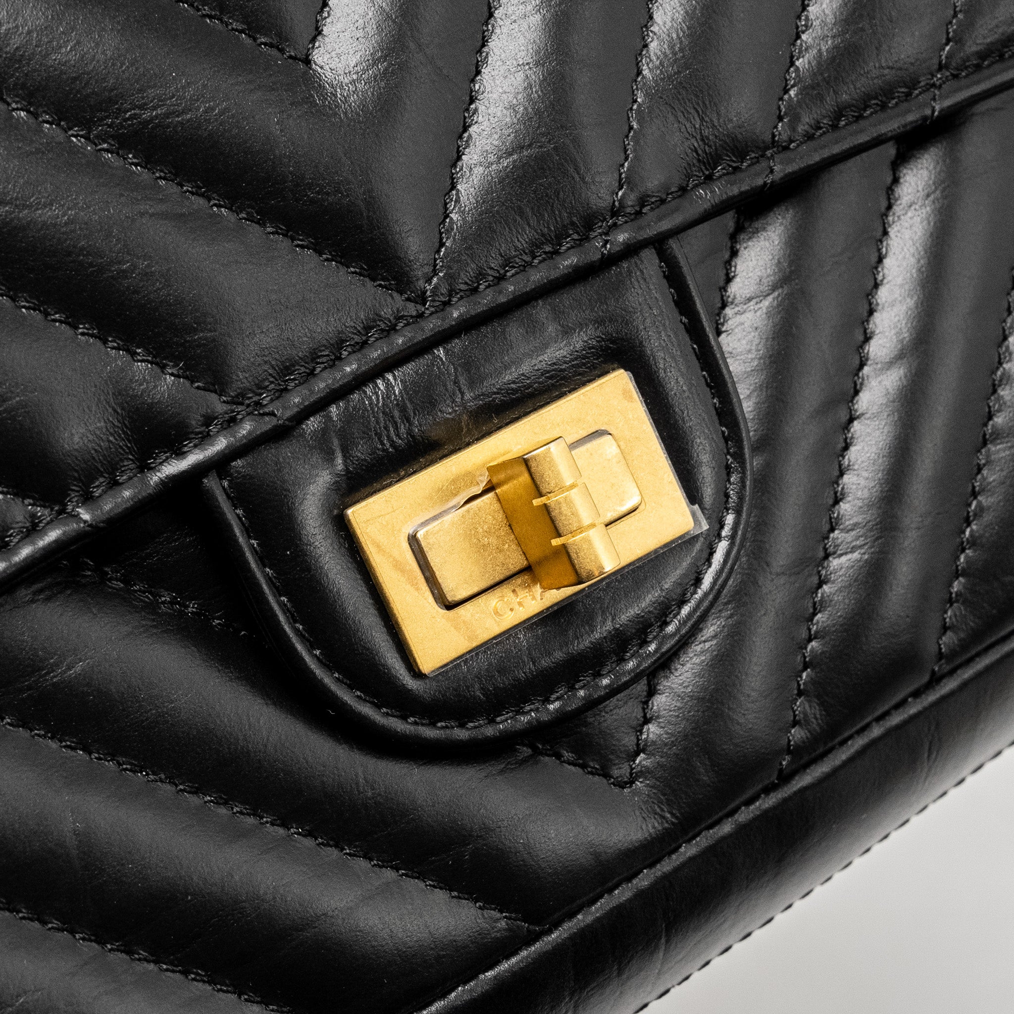 Chanel Mini 2.55 Reissue Chevron Calfskin Black GHW (Microchip) - Image 12