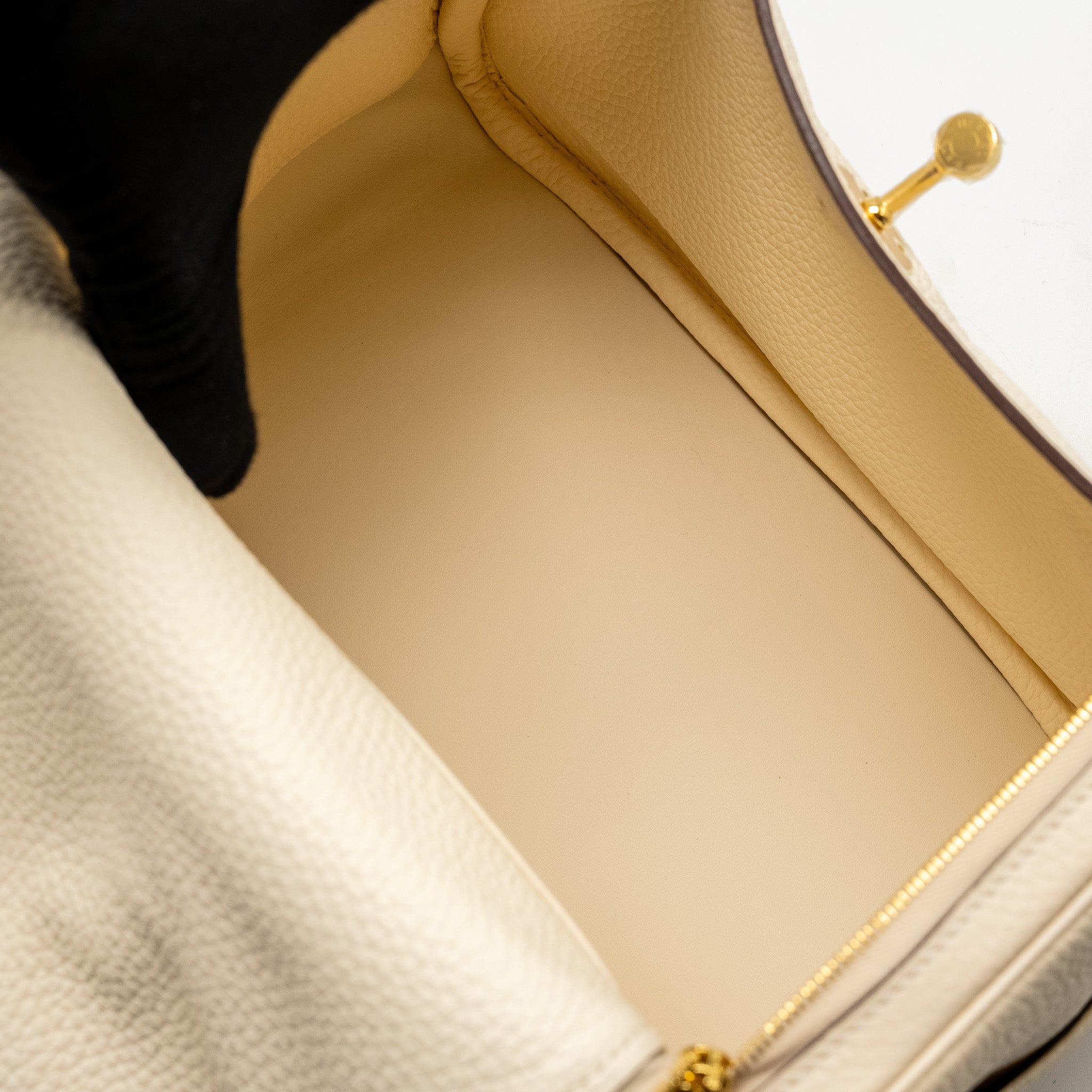 HERMES Lindy 26 Clemence Nata GHW Stamp W - Image 17