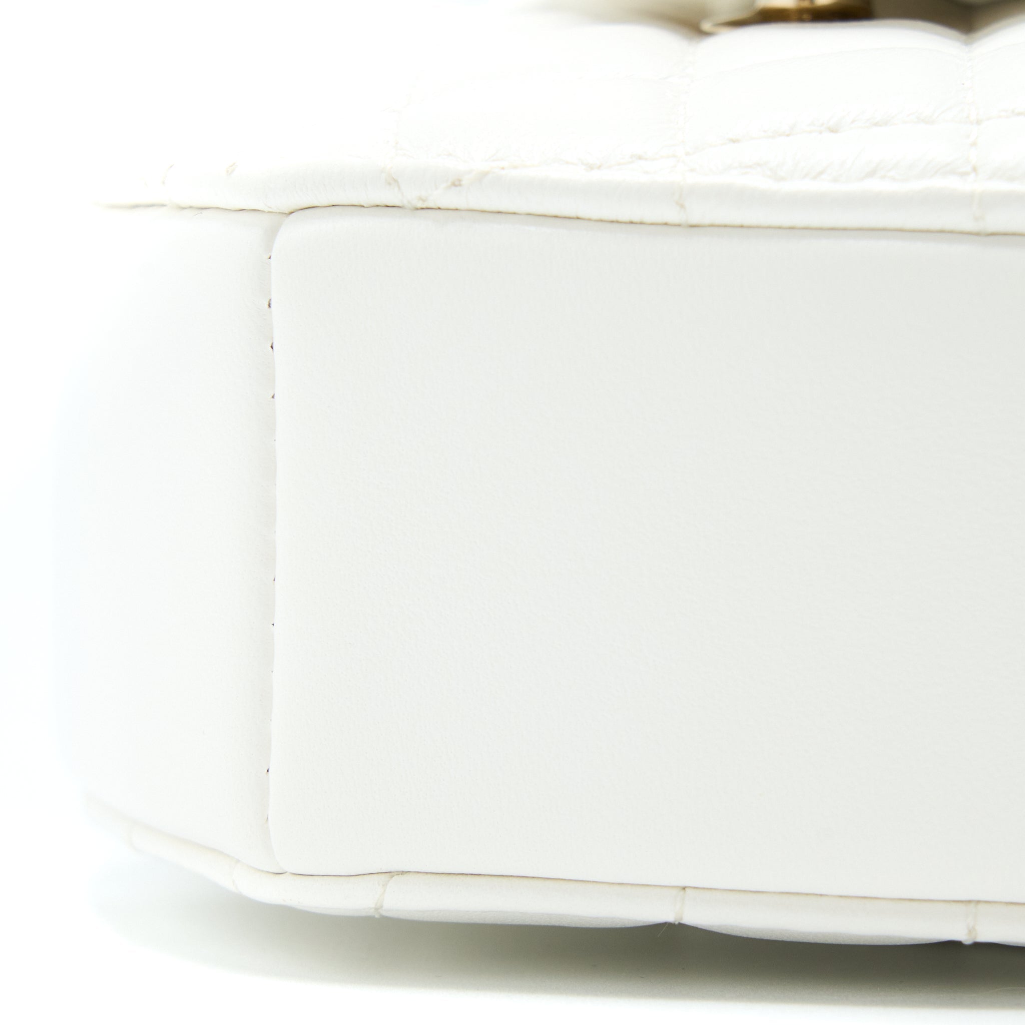 Chanel 22s Heart Bag Lambskin White LGHW (Microchip) - Image 8