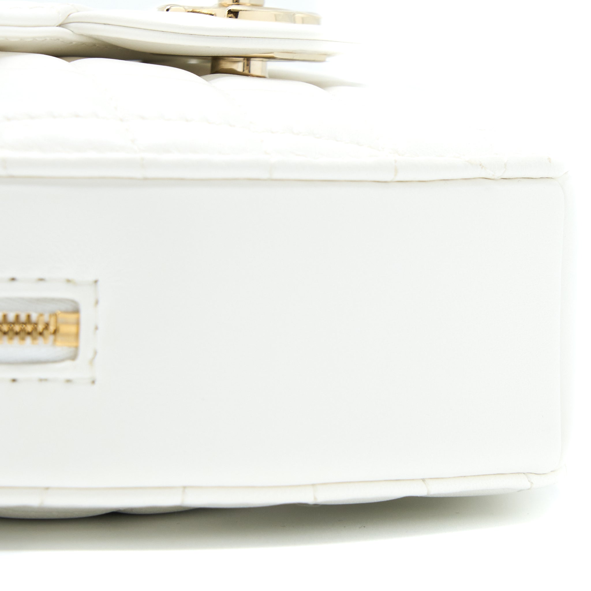 Chanel 22s Heart Bag Lambskin White LGHW (Microchip) - Image 9