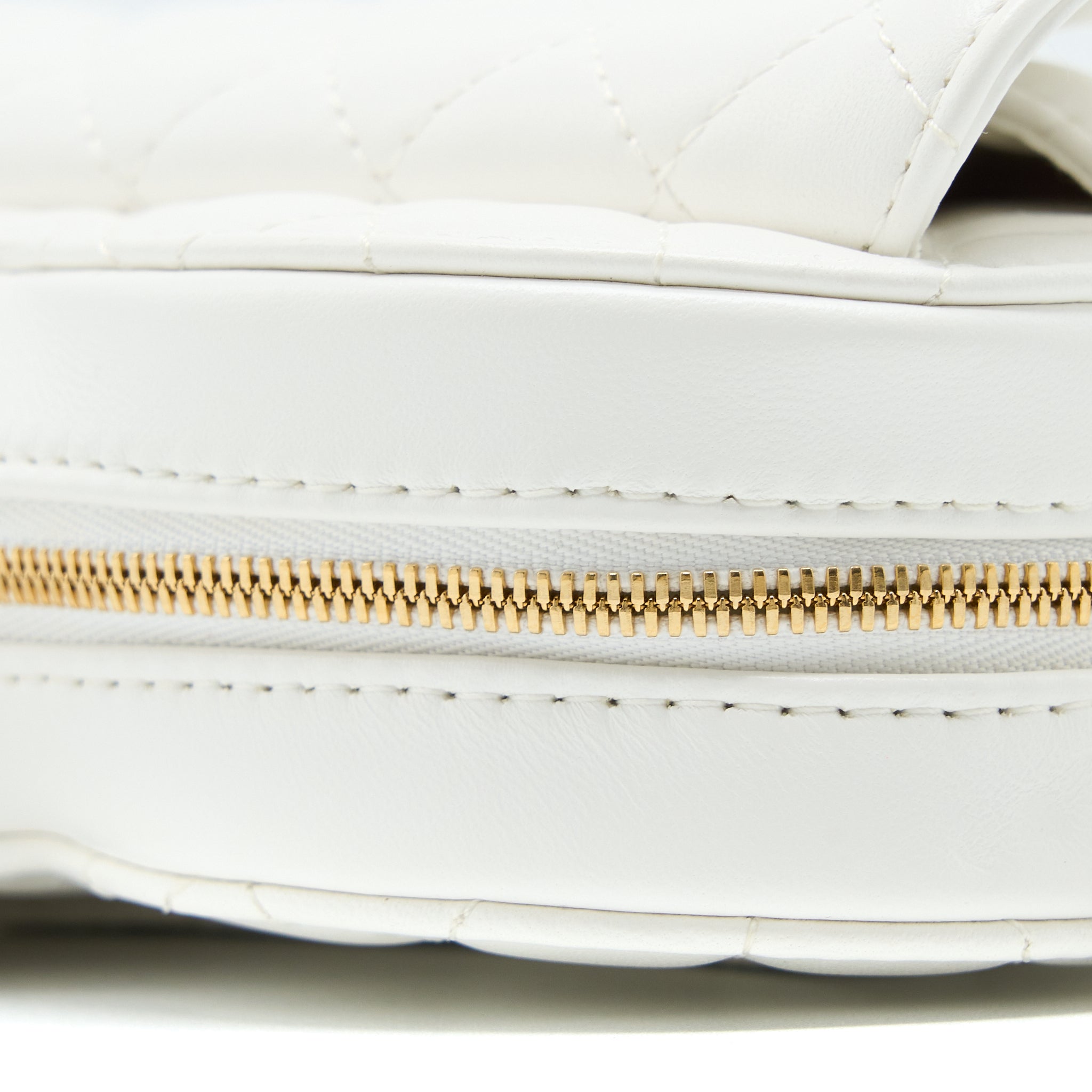 Chanel 22s Heart Bag Lambskin White LGHW (Microchip) - Image 7