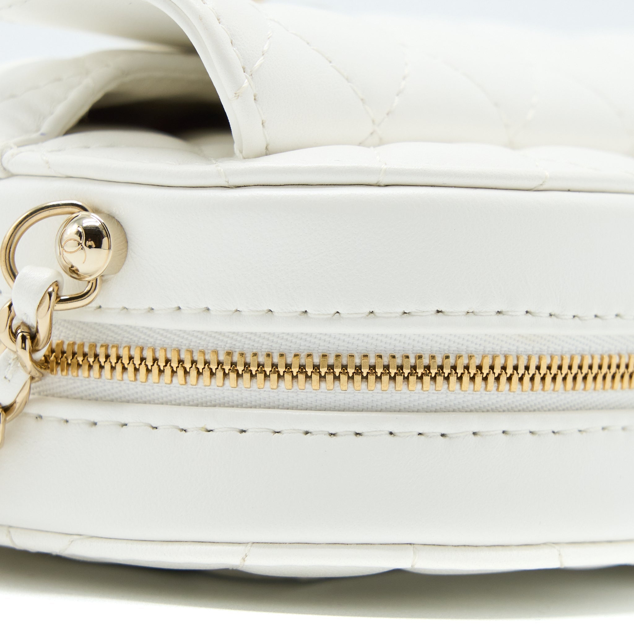 Chanel 22s Heart Bag Lambskin White LGHW (Microchip) - Image 6