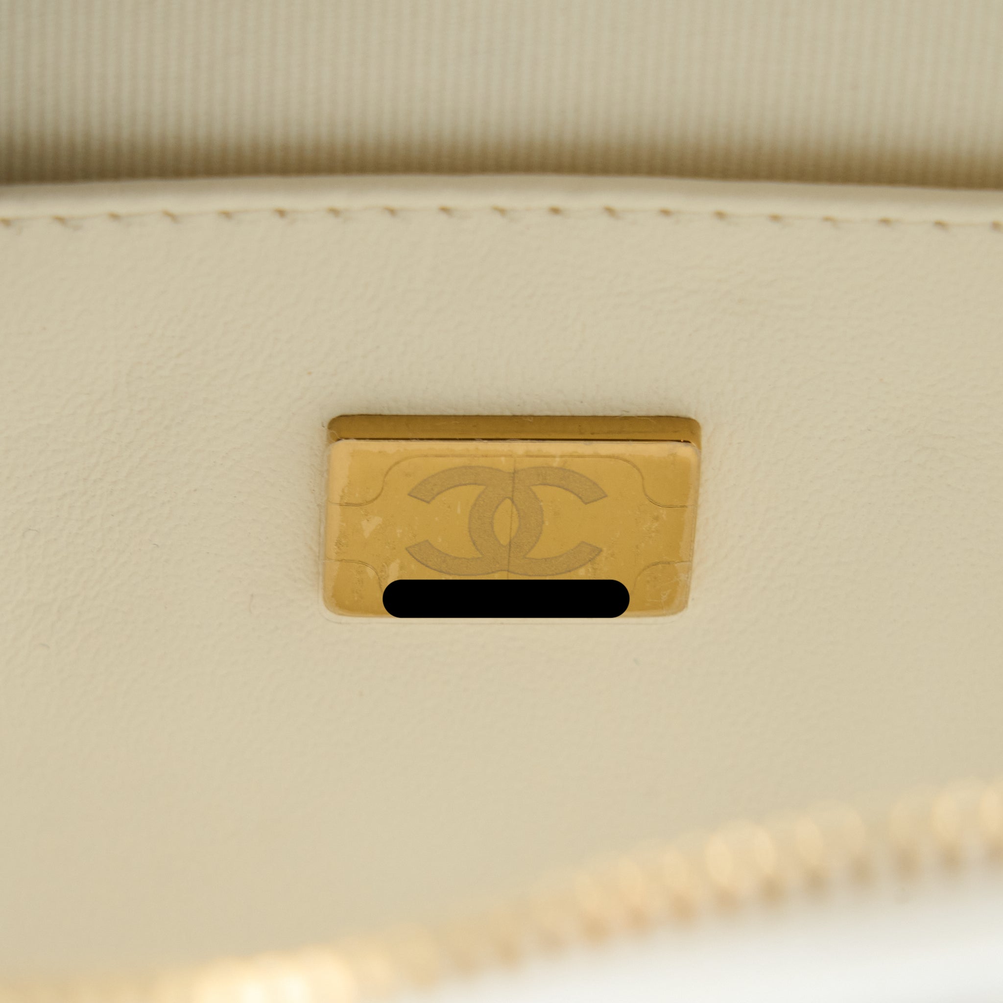 Chanel 22s Heart Bag Lambskin White LGHW (Microchip) - Image 12
