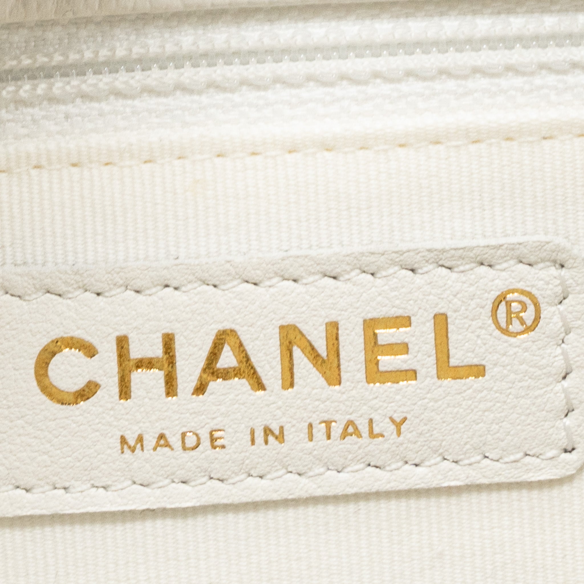 Chanel 22s mini backpack Grained calfskin white LGHW(Microchip) - Image 11