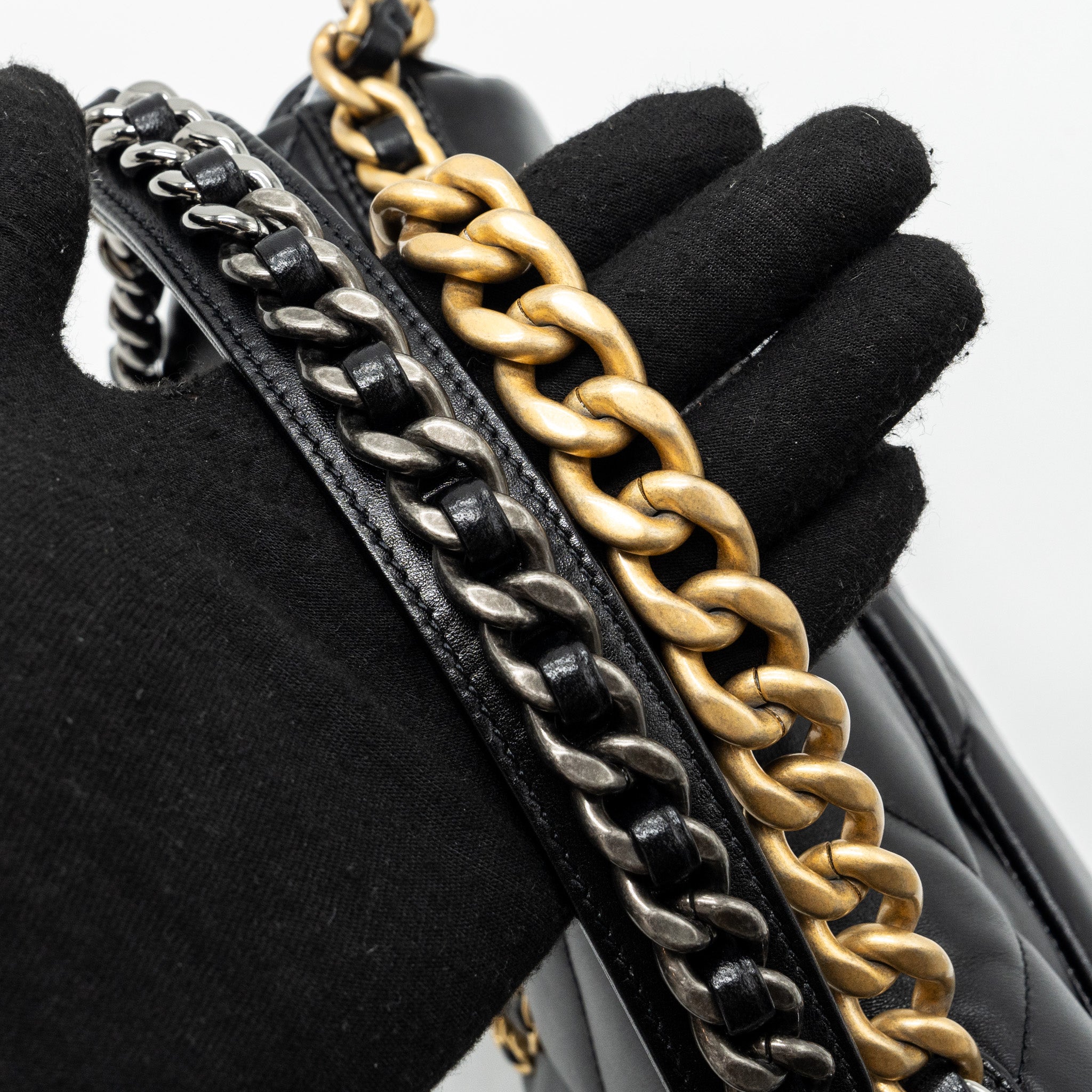 Chanel small 19 bag lambskin black multicolour hardware (microchip) - Image 10