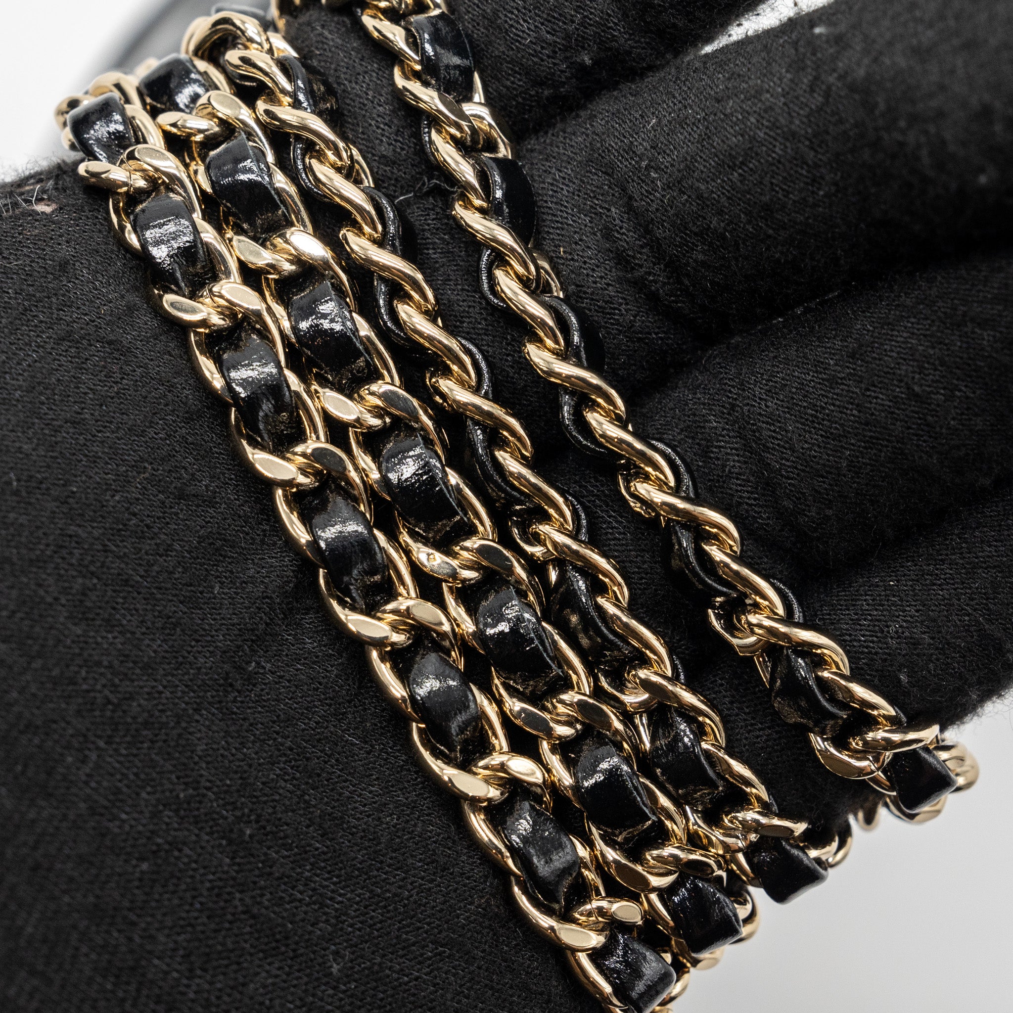 Chanel 24C mini 31 bag shiny calfskin black LGHW (microchip) - Image 10