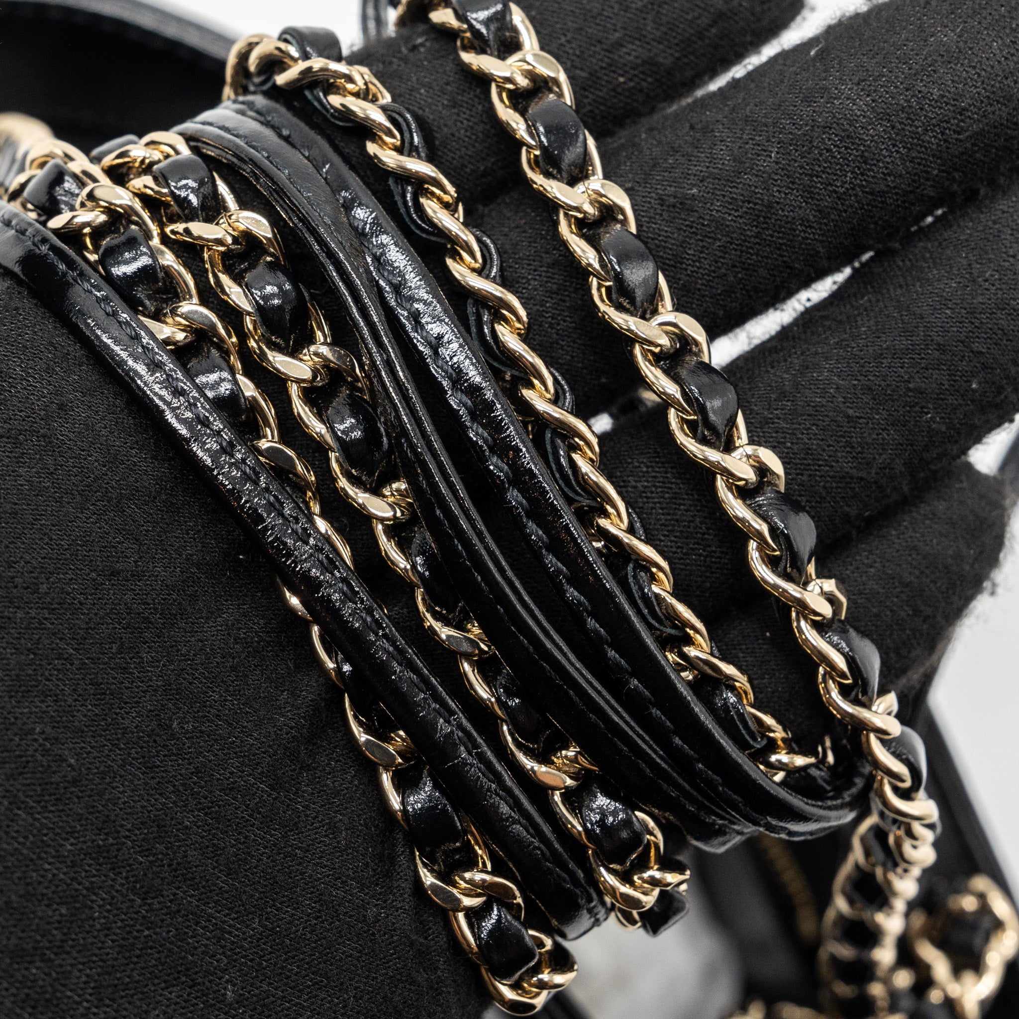 Chanel 24C mini 31 bag shiny calfskin black LGHW (microchip) - Image 13