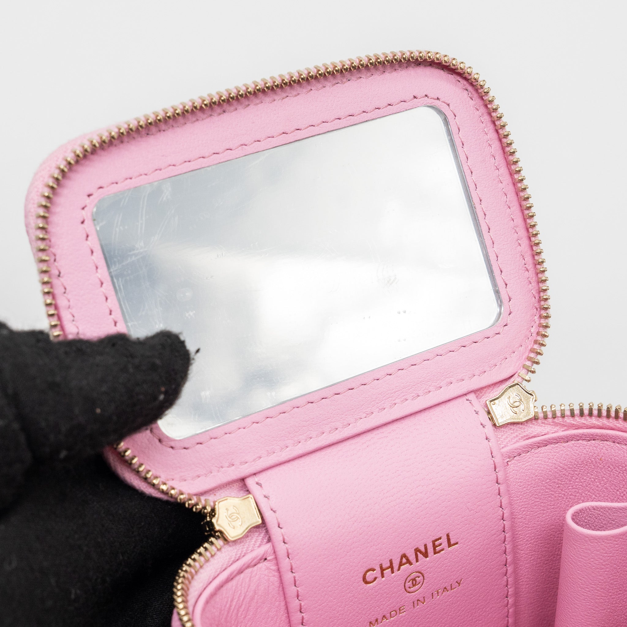Chanel mini vanity with chain caviar light pink GHW (Microchip) - Image 10