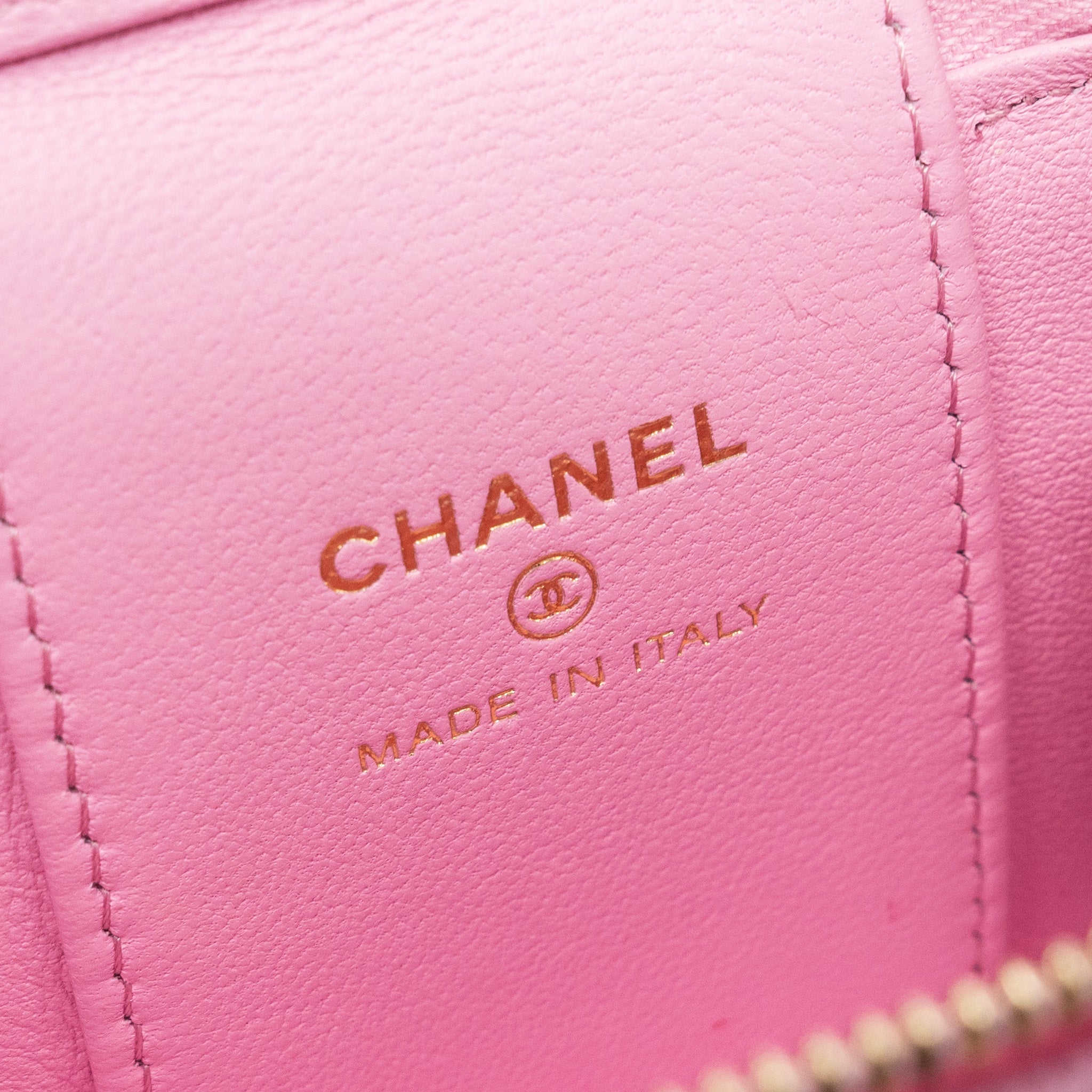 Chanel mini vanity with chain caviar light pink GHW (Microchip) - Image 11