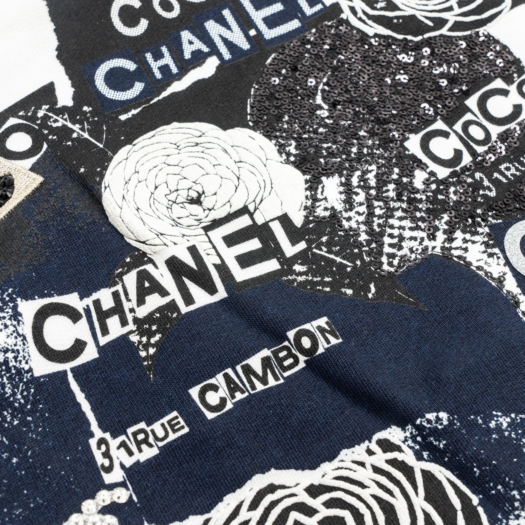 Chanel Size XS Coco Chanel Graffiti Sweatshirt White/Black - Image 4
