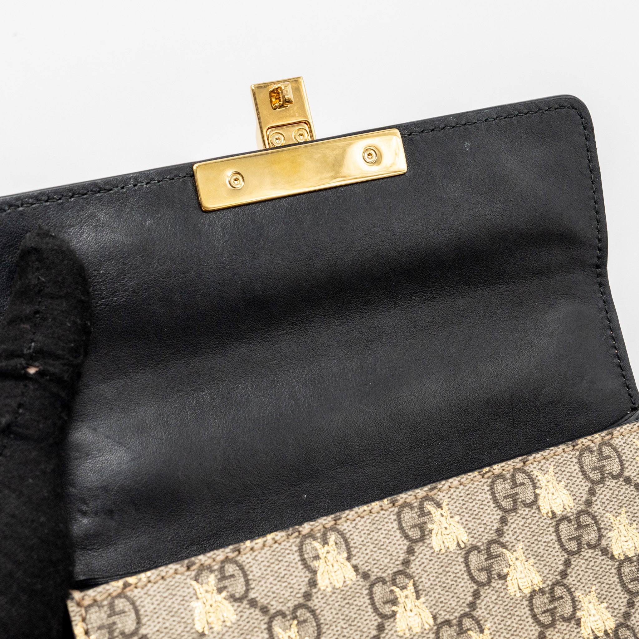 Gucci small padlock chain bag GG supreme canvas with Bee print beige / black GHW - Image 11