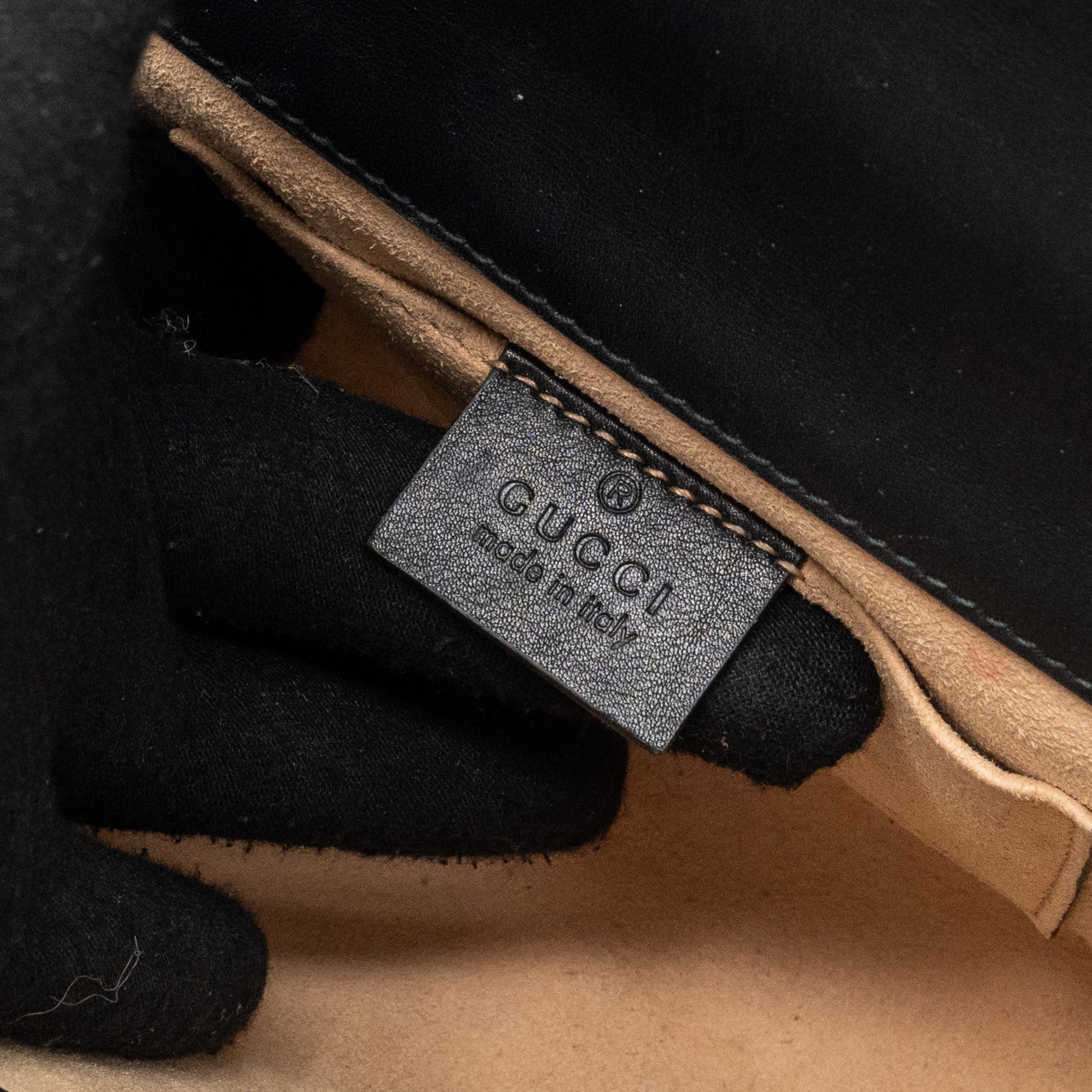 Gucci small padlock chain bag GG supreme canvas with Bee print beige / black GHW - Image 13