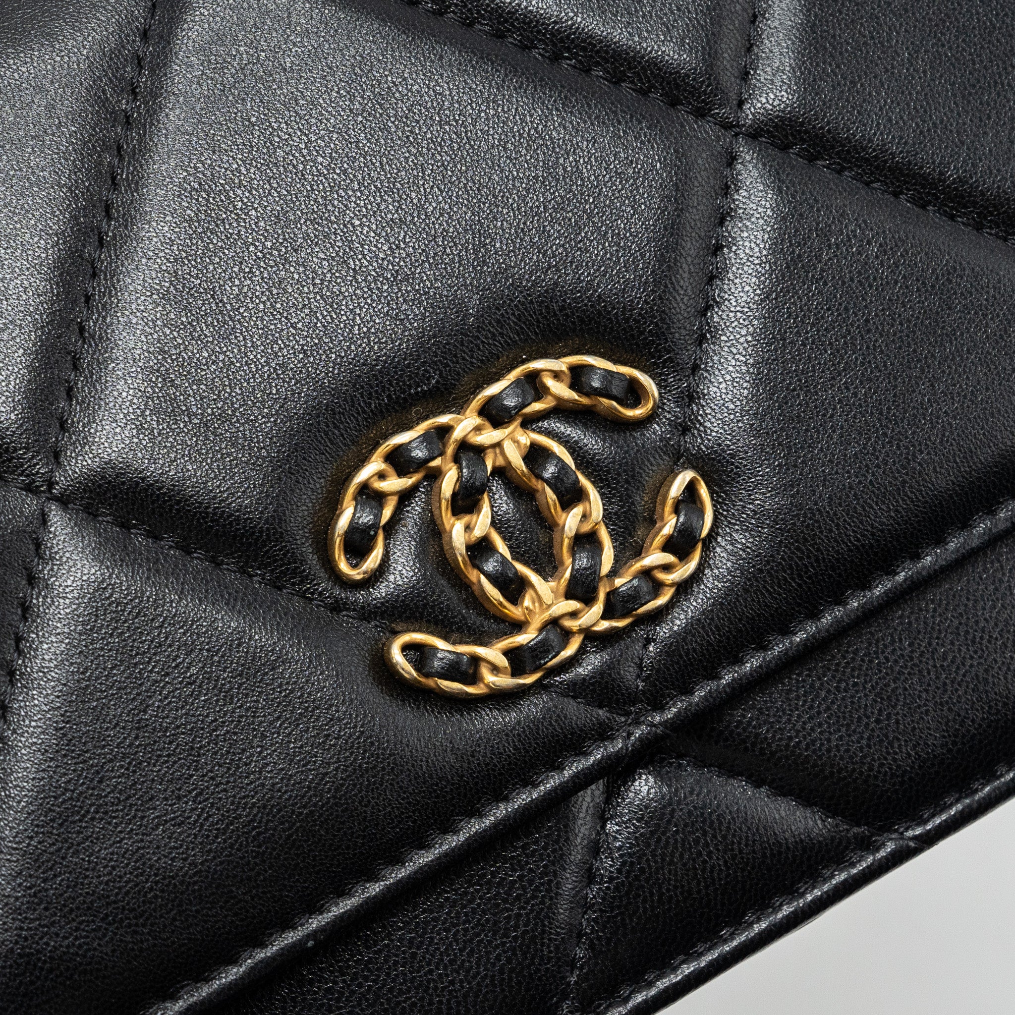 Chanel 19 wallet on chain lambskin black multicolor hardware (microchip) - Image 8