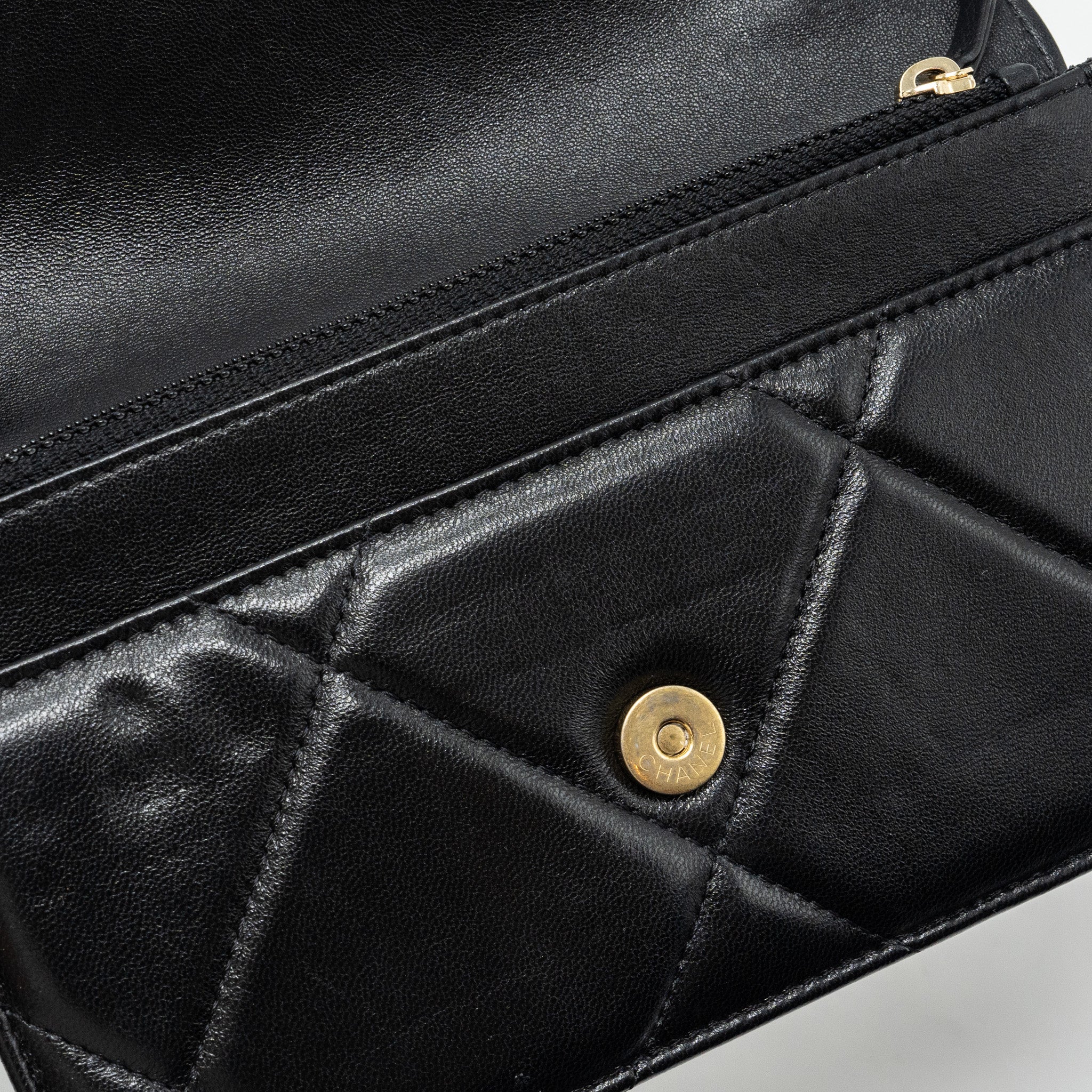 Chanel 19 wallet on chain lambskin black multicolor hardware (microchip) - Image 12