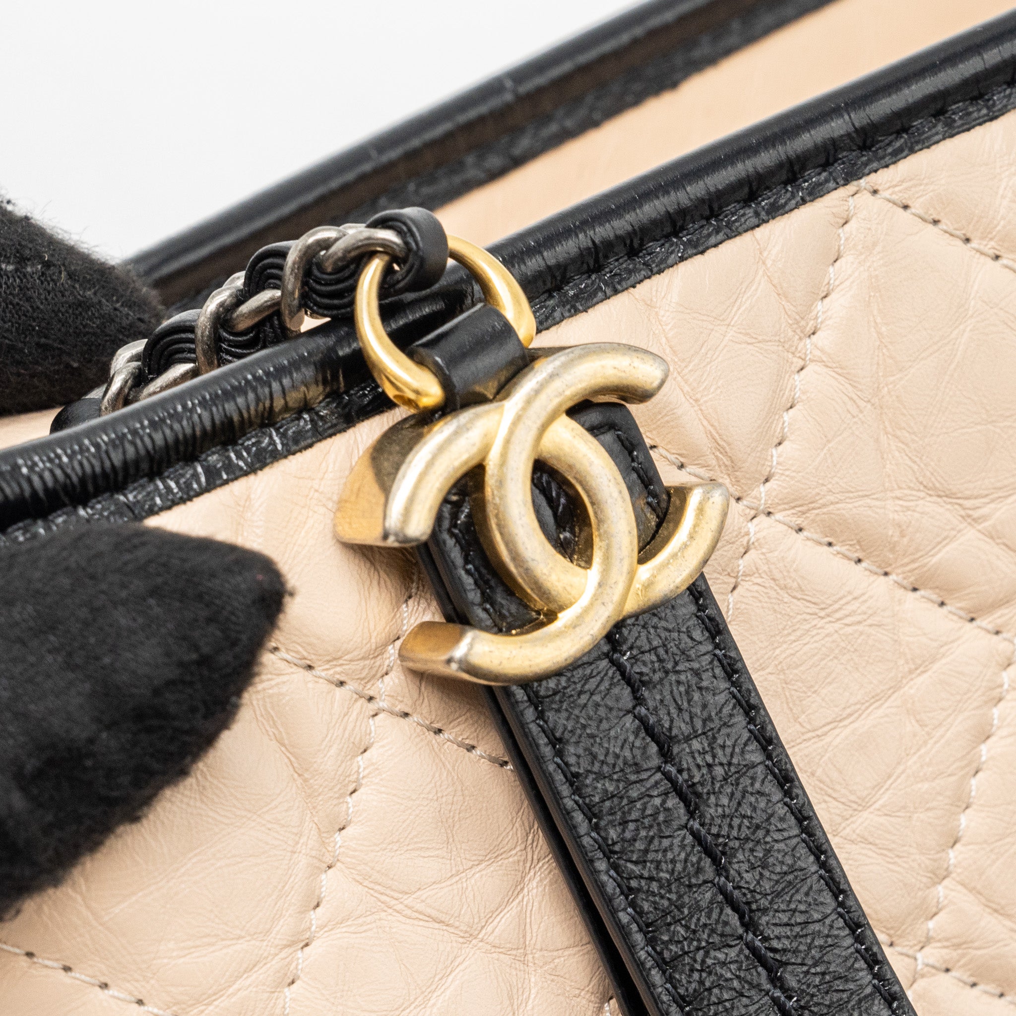 Chanel Small Gabrielle Hobo Bag Aged Calfskin Beige/Black Multicolour Hardware - Image 9